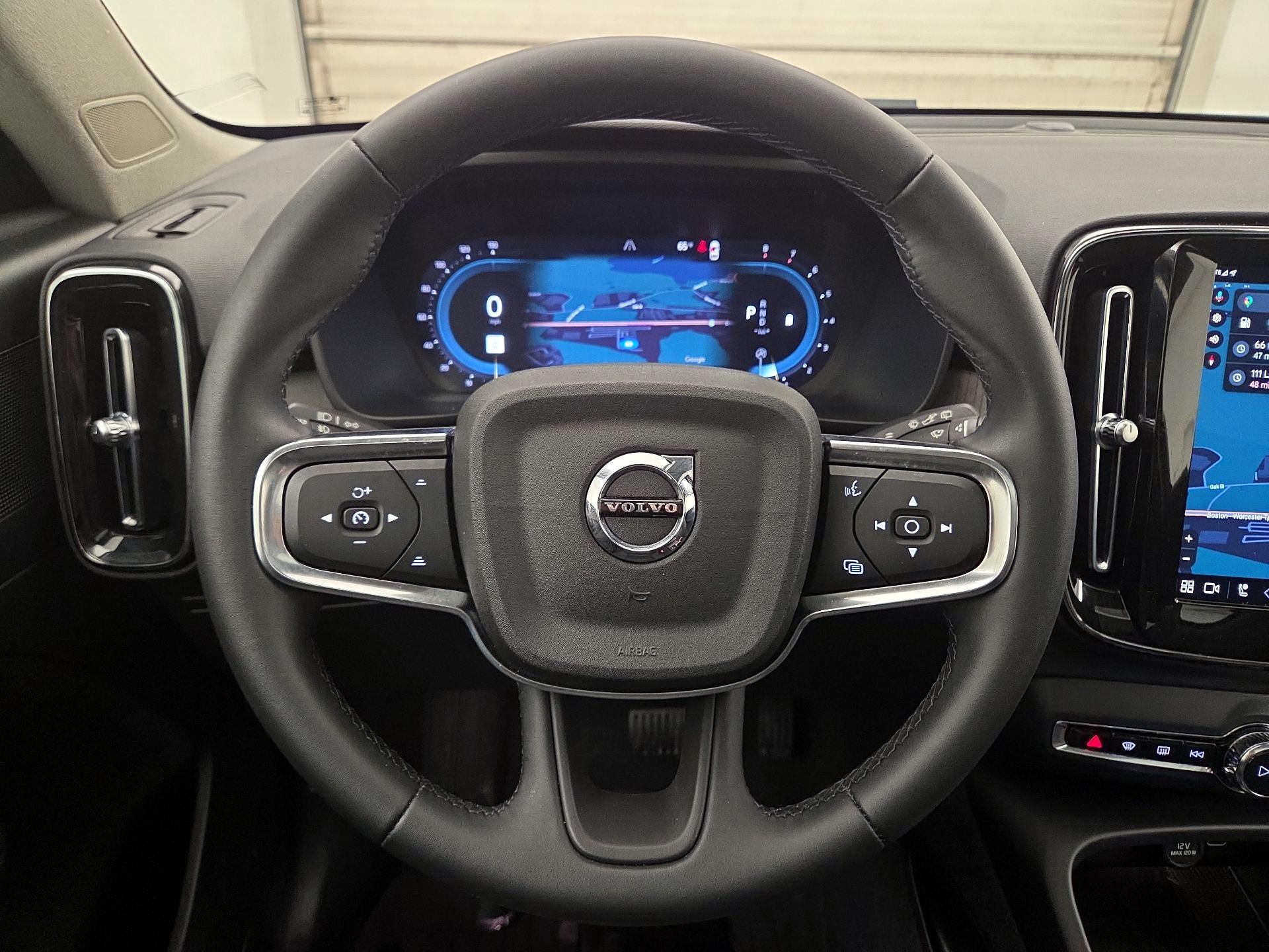 Thumbnail: 2023 Volvo XC40 - 10