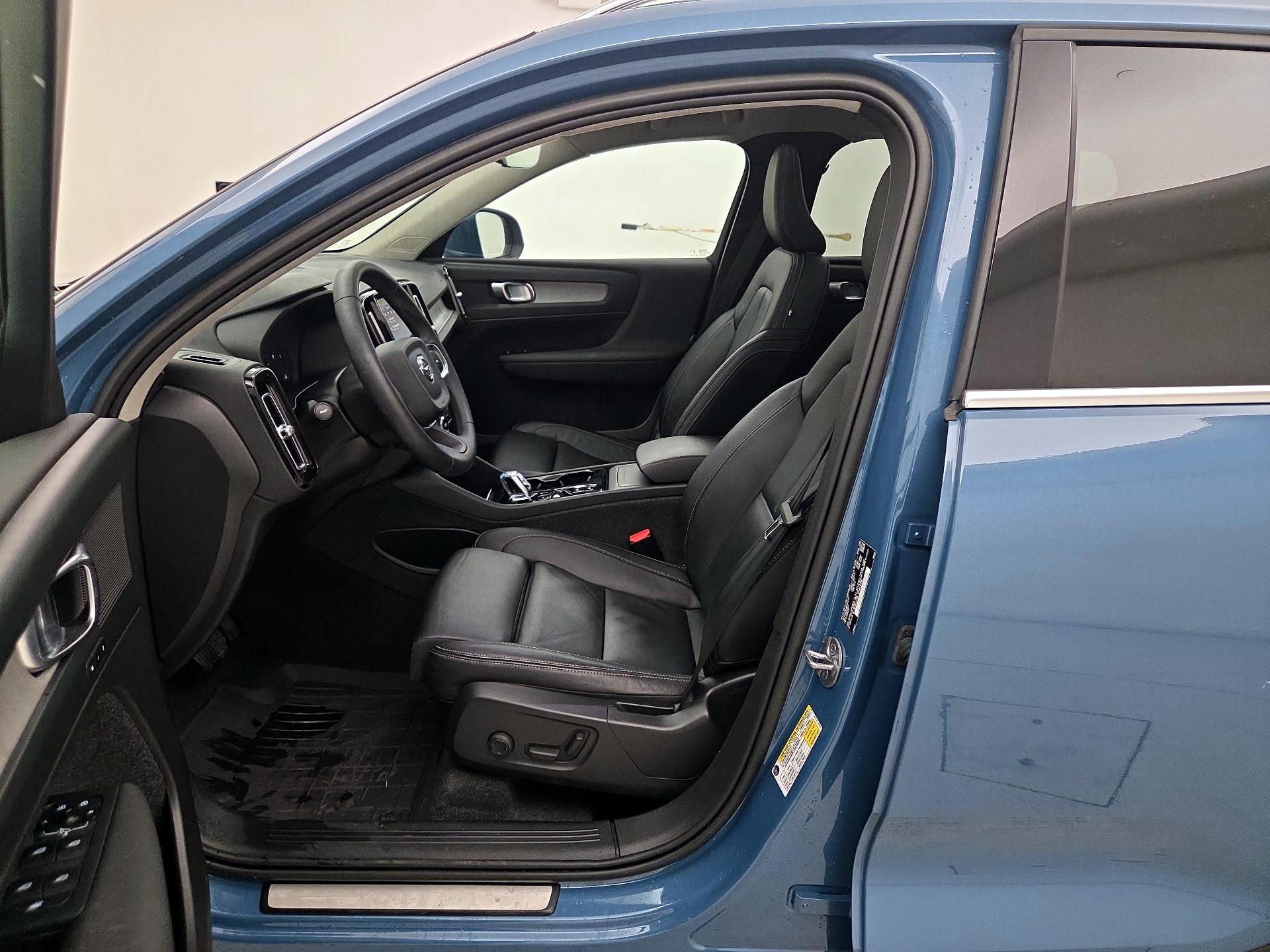 Thumbnail: 2023 Volvo XC40 - 11