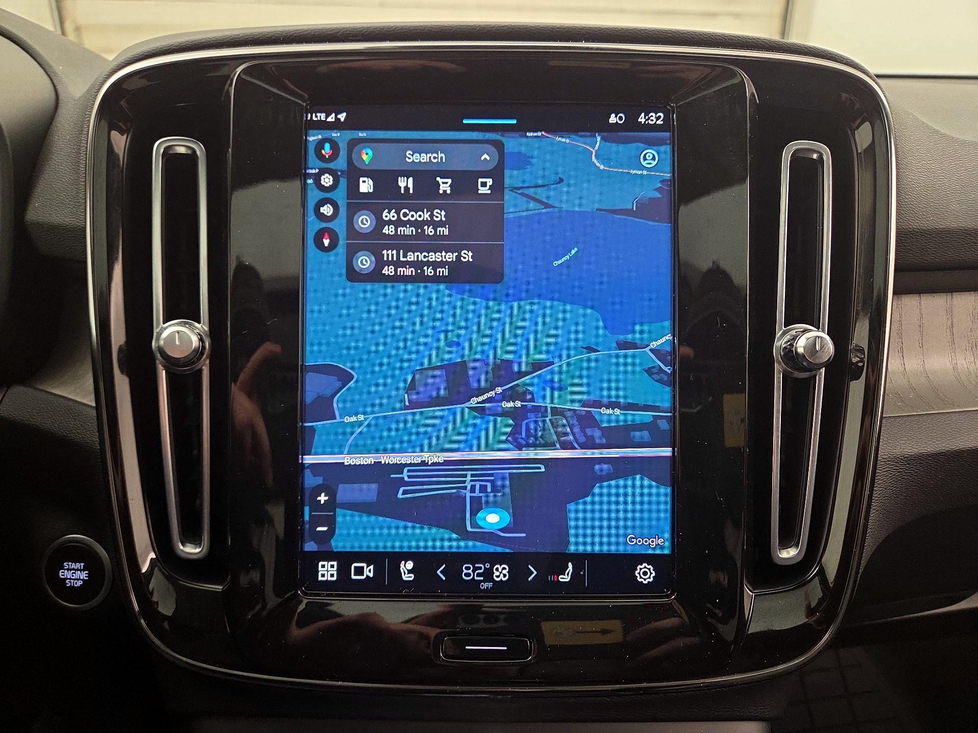 Thumbnail: 2023 Volvo XC40 - 14