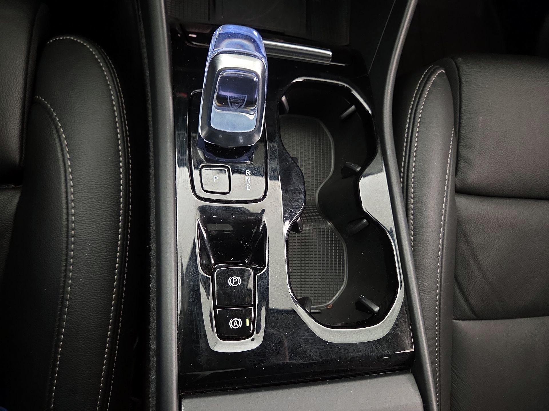 Thumbnail: 2023 Volvo XC40 - 18