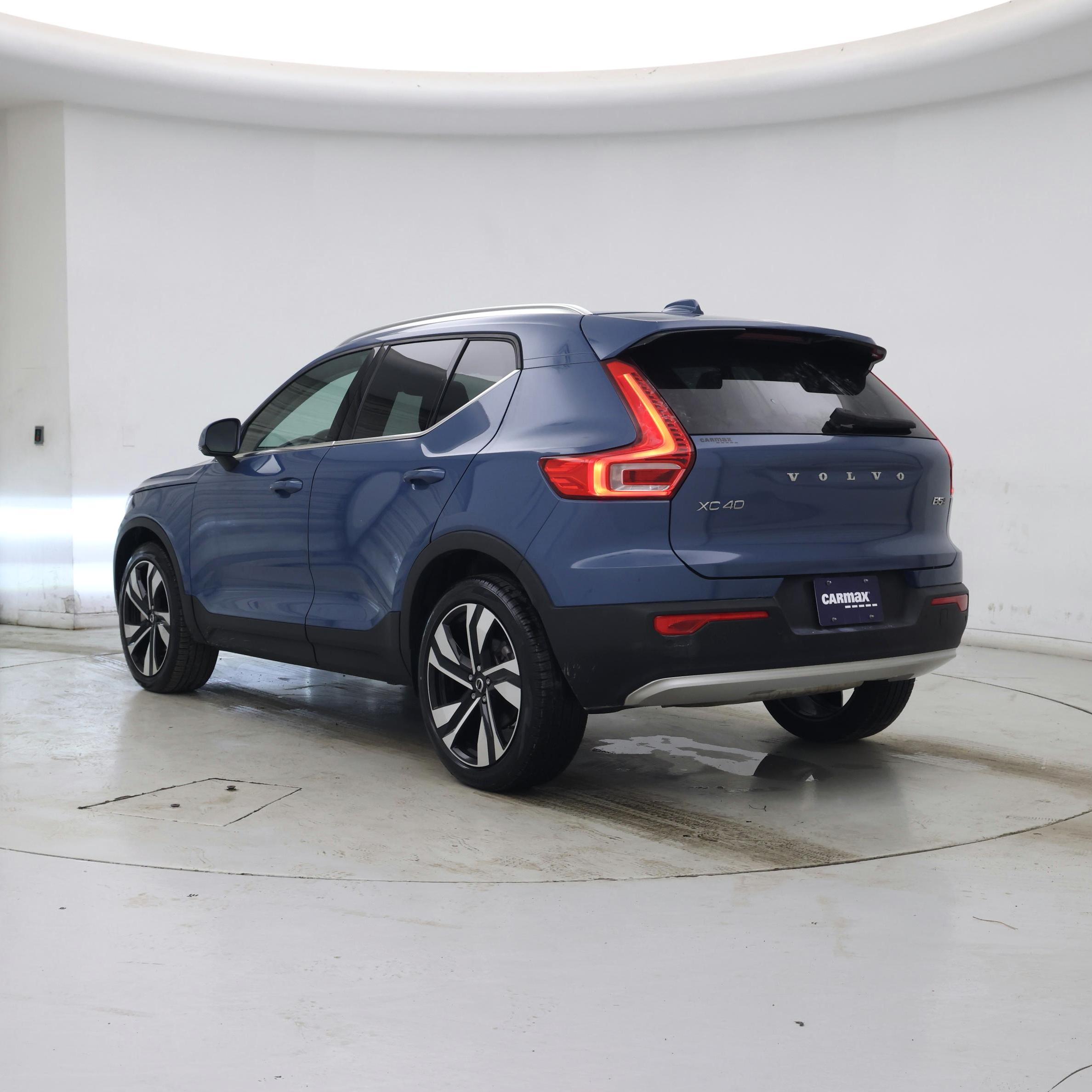 Thumbnail: 2023 Volvo XC40 - 2