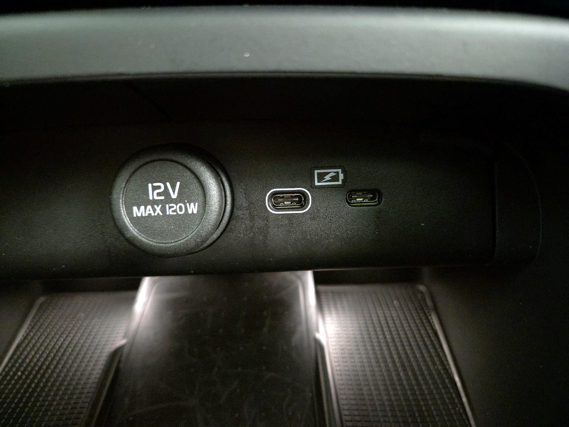 Thumbnail: 2023 Volvo XC40 - 19