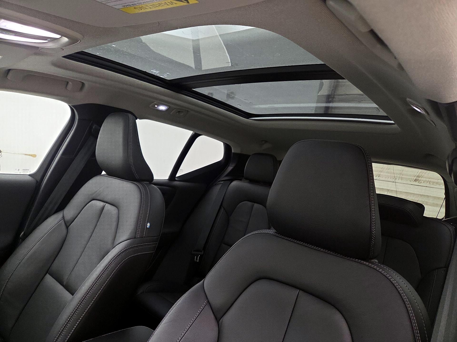 Thumbnail: 2023 Volvo XC40 - 20