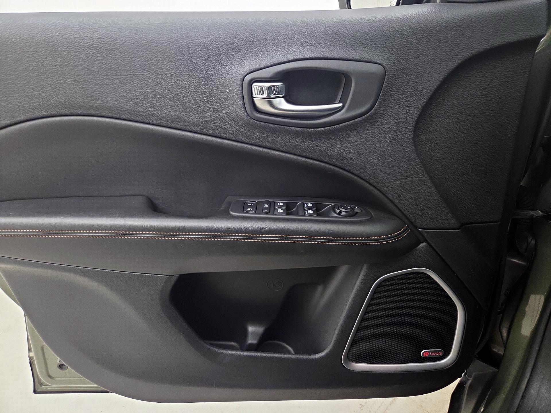 Thumbnail: 2018 Jeep Compass - 12