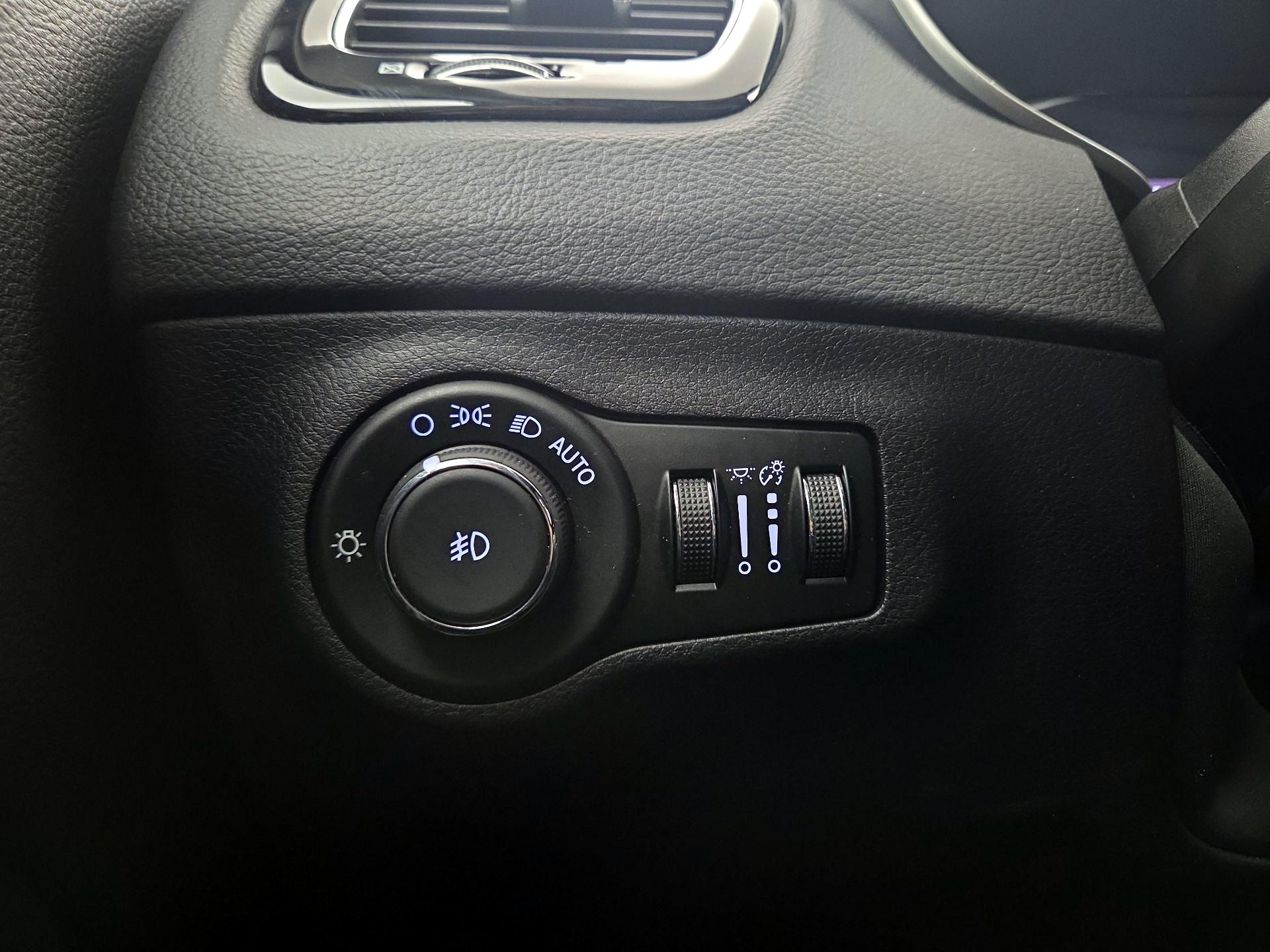 Thumbnail: 2018 Jeep Compass - 13