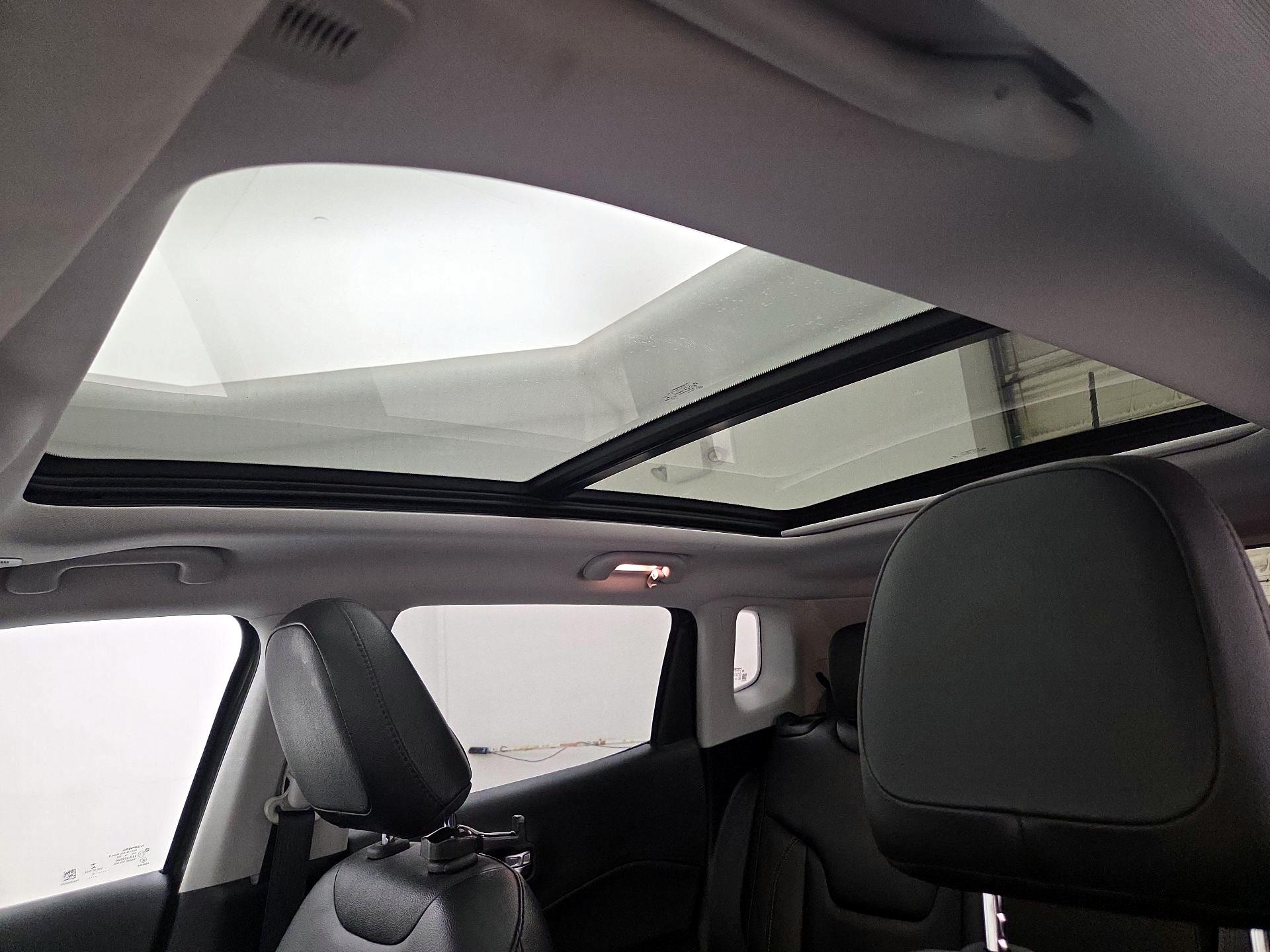 Thumbnail: 2018 Jeep Compass - 20