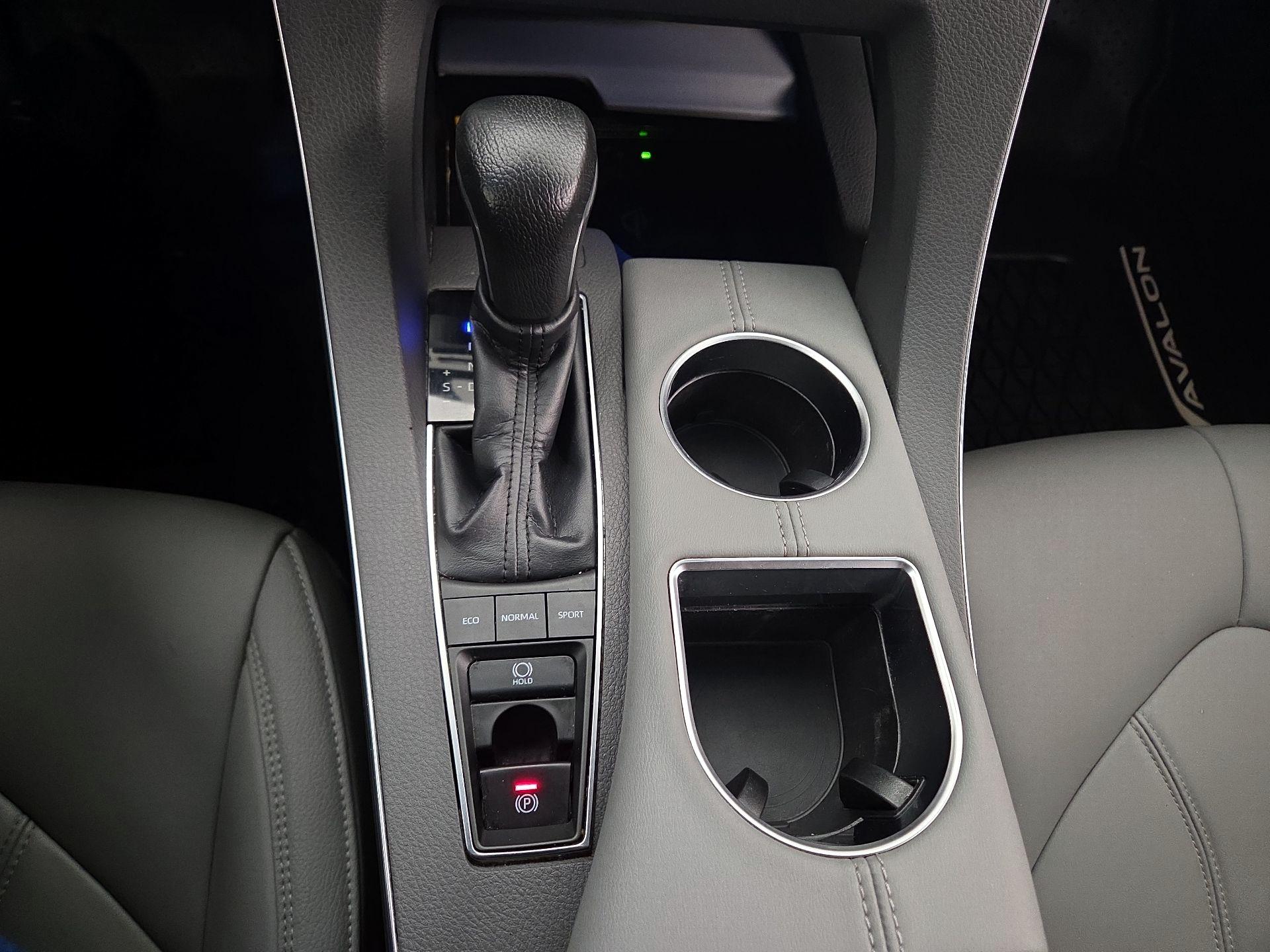 Thumbnail: 2019 Toyota Avalon - 17