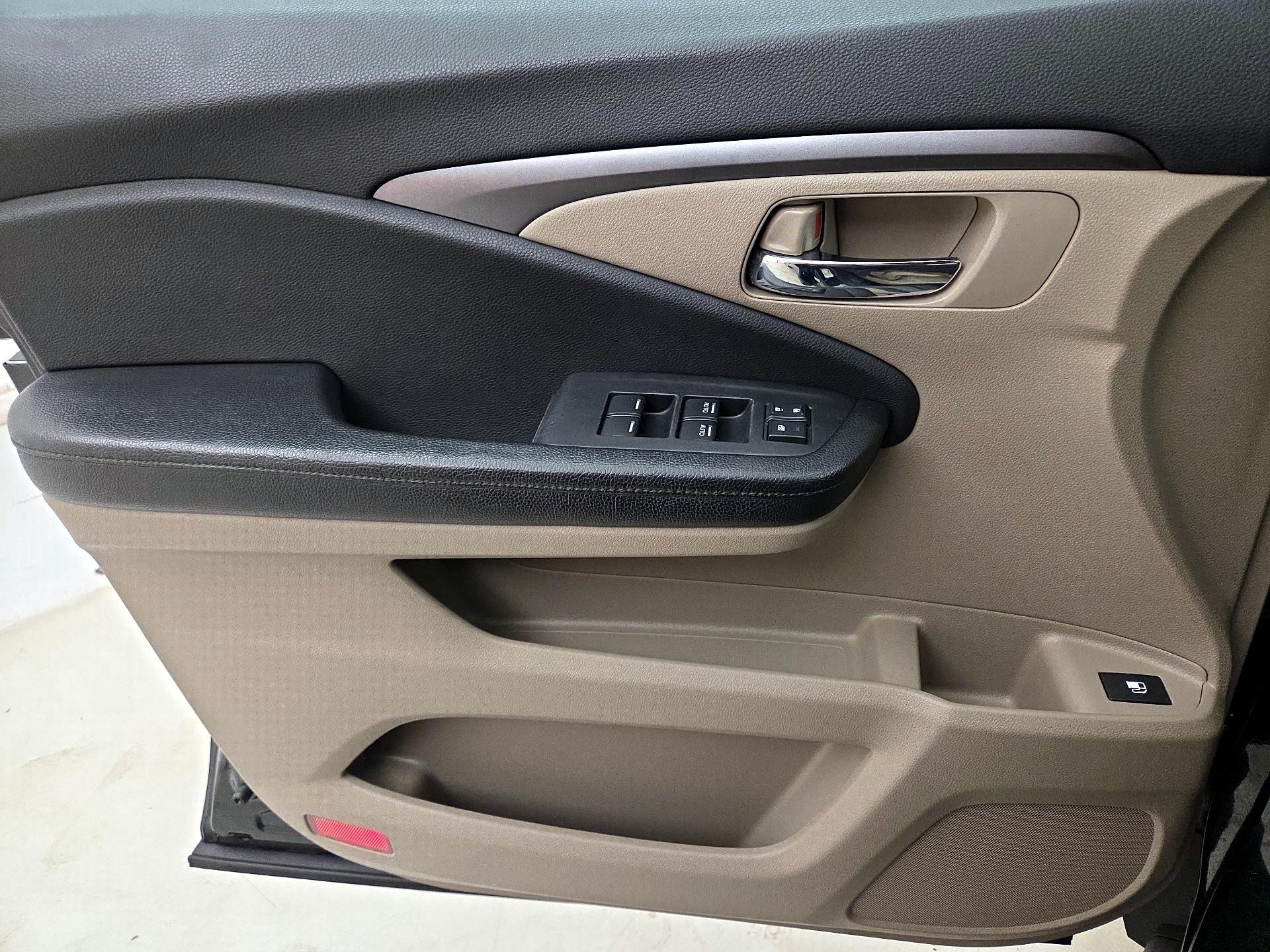 Thumbnail: 2016 Honda Pilot - 12