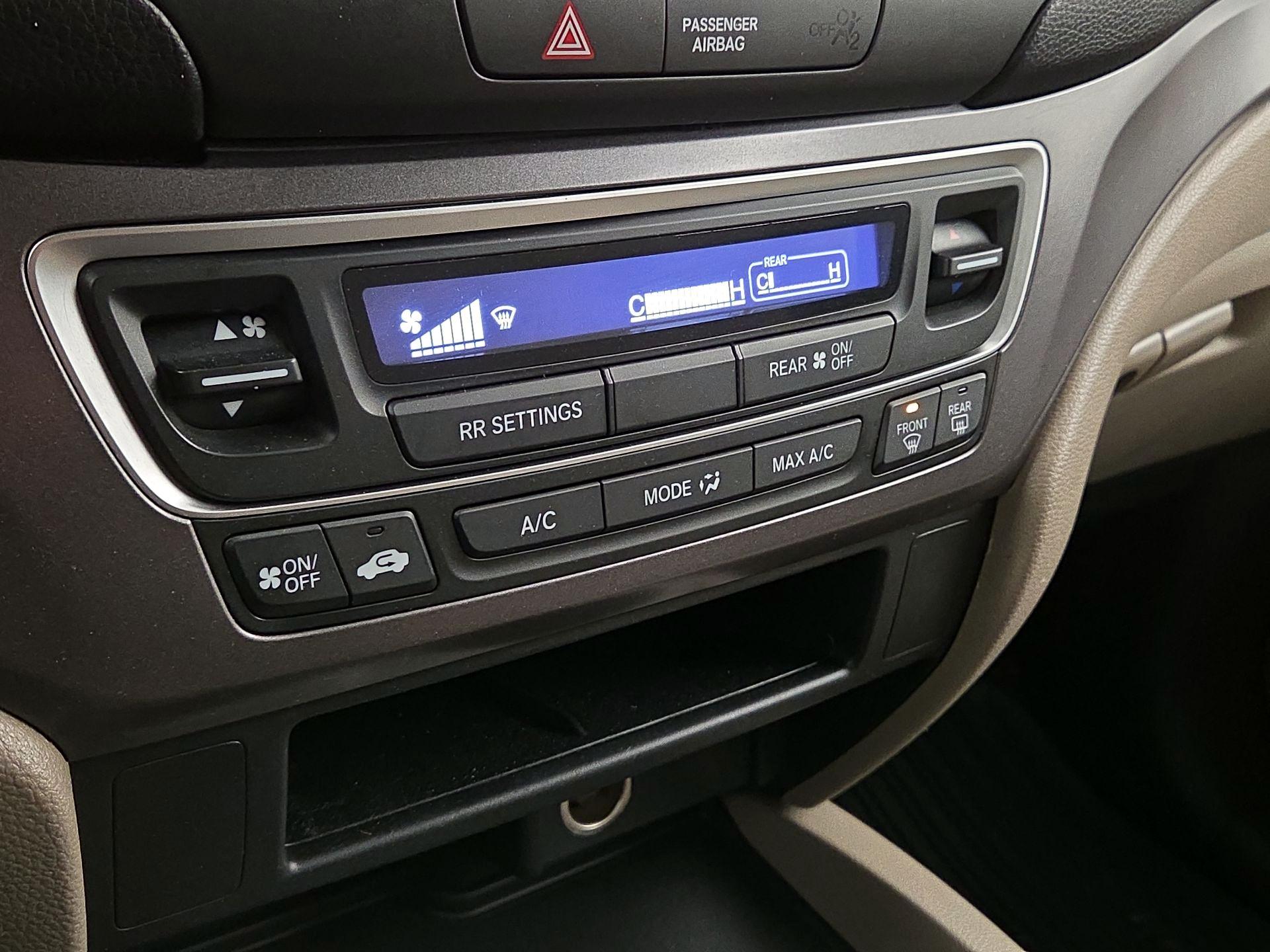 Thumbnail: 2016 Honda Pilot - 16