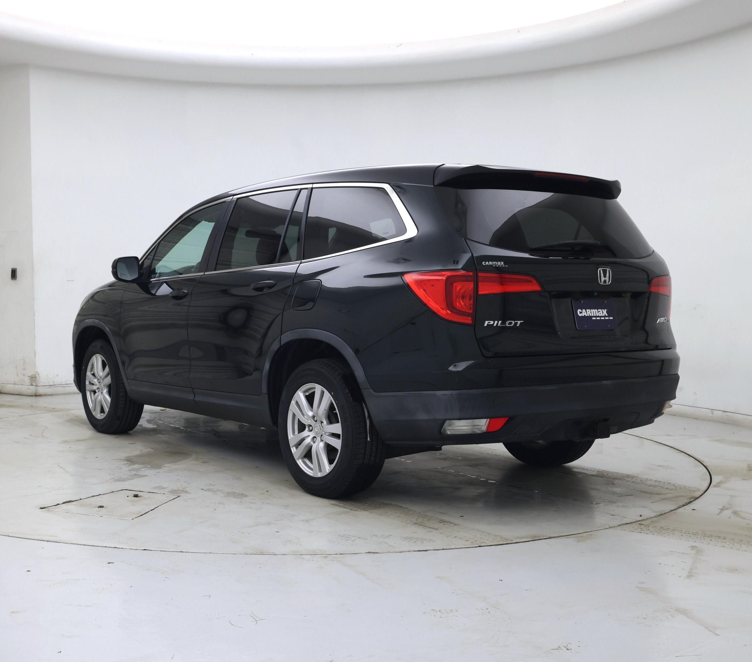 Thumbnail: 2016 Honda Pilot - 2