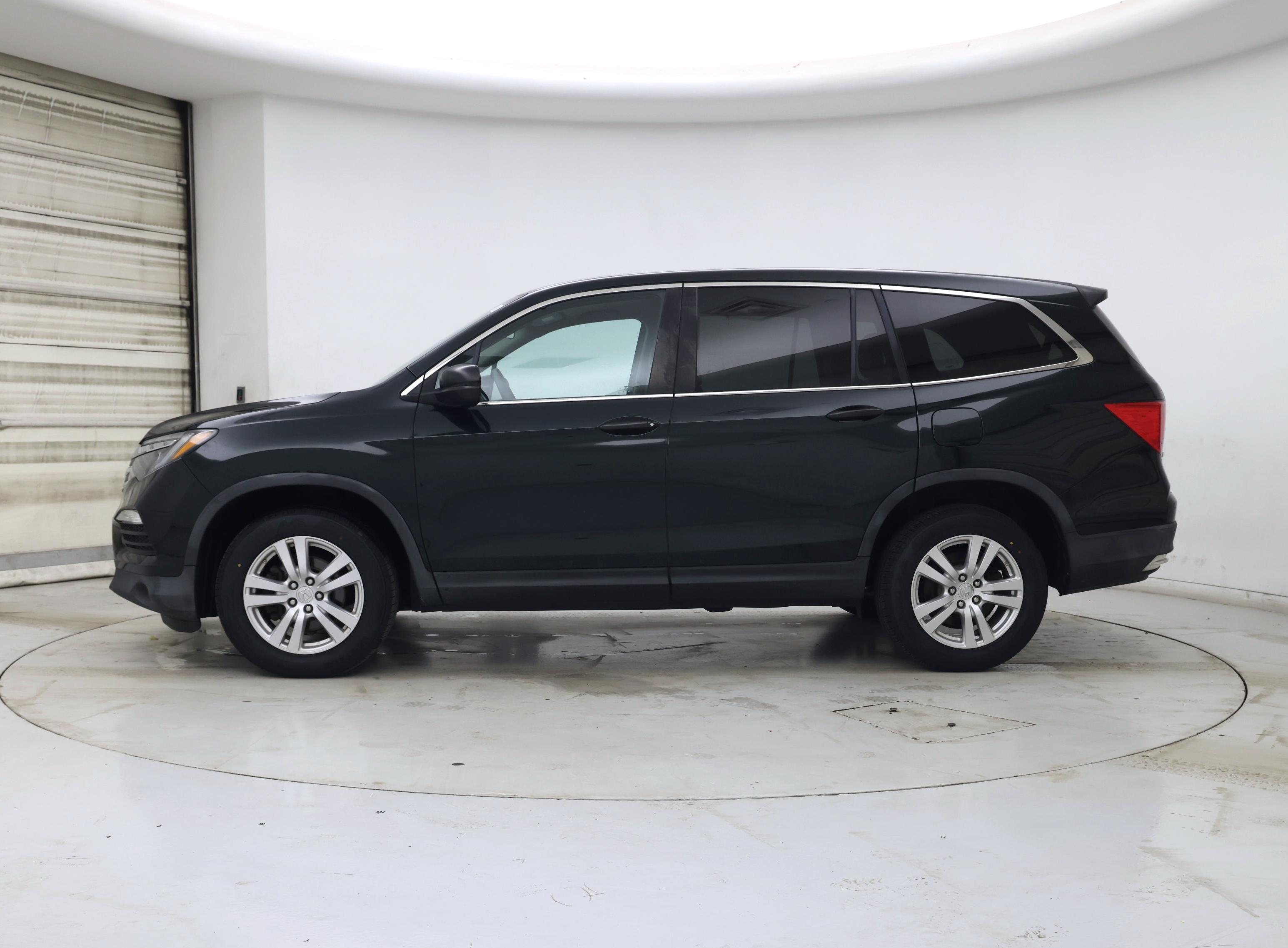 Thumbnail: 2016 Honda Pilot - 3