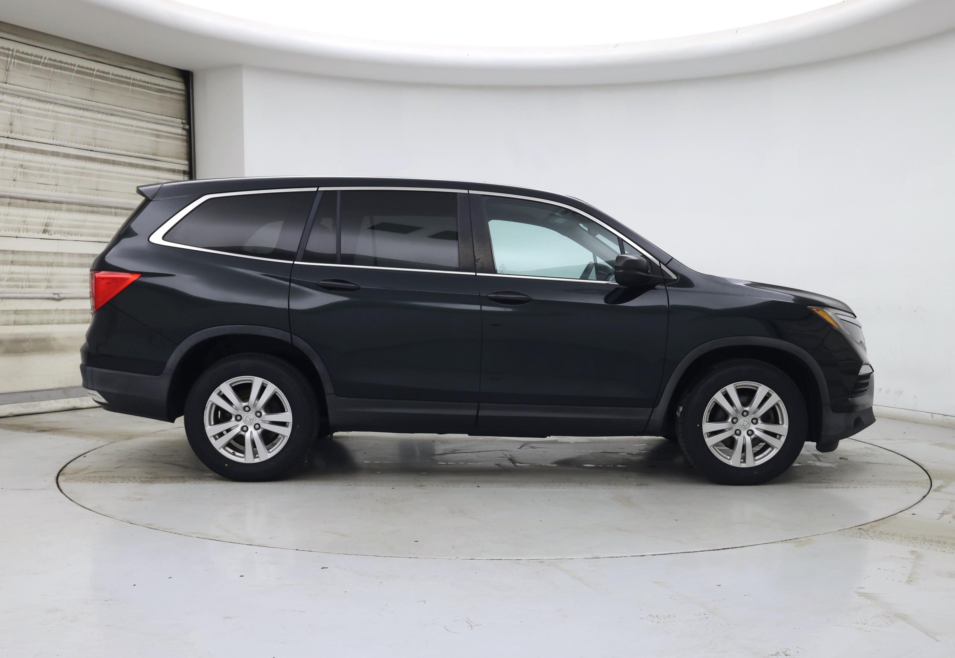 Thumbnail: 2016 Honda Pilot - 7