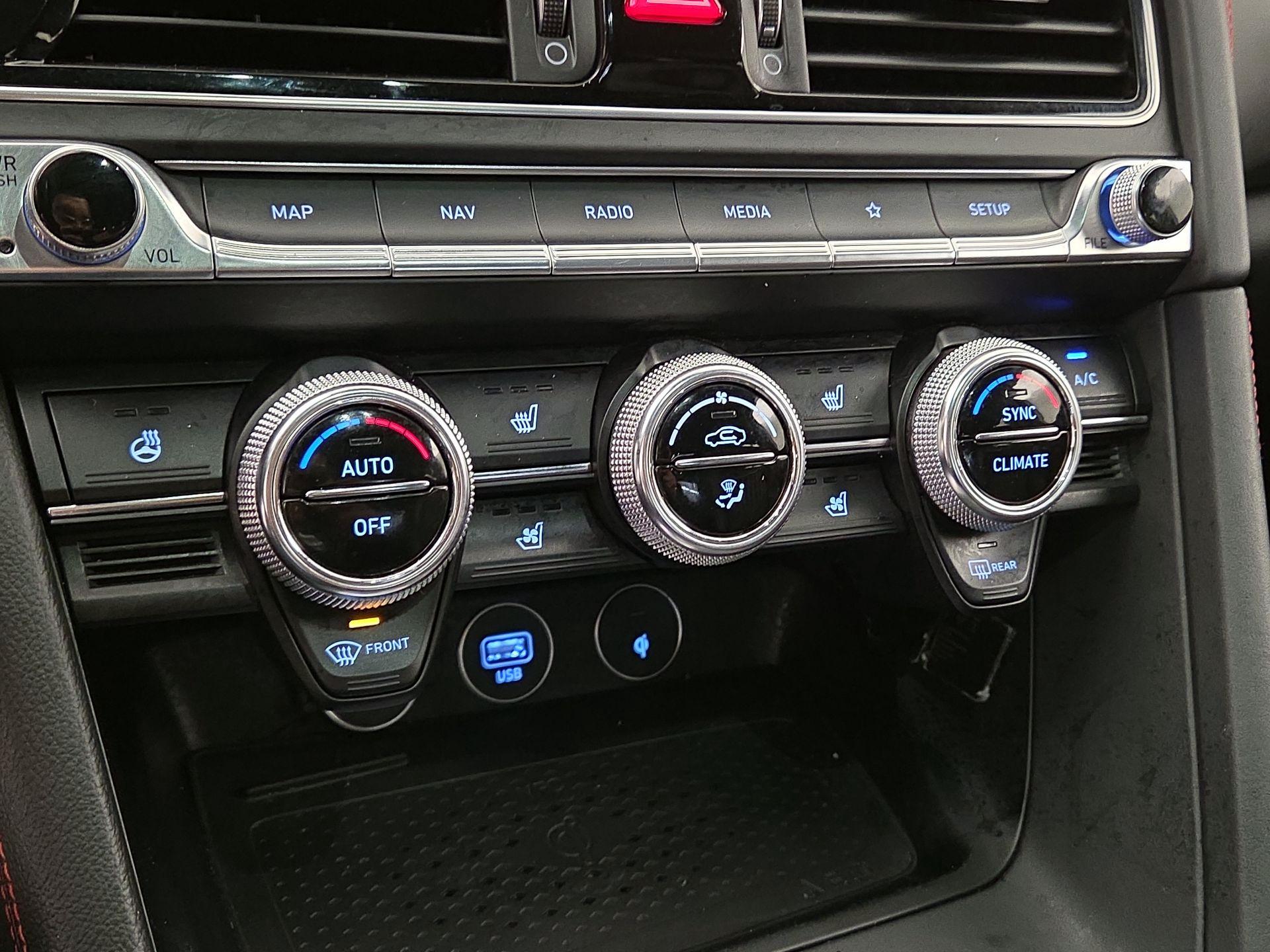 Thumbnail: 2022 Genesis G70 - 17