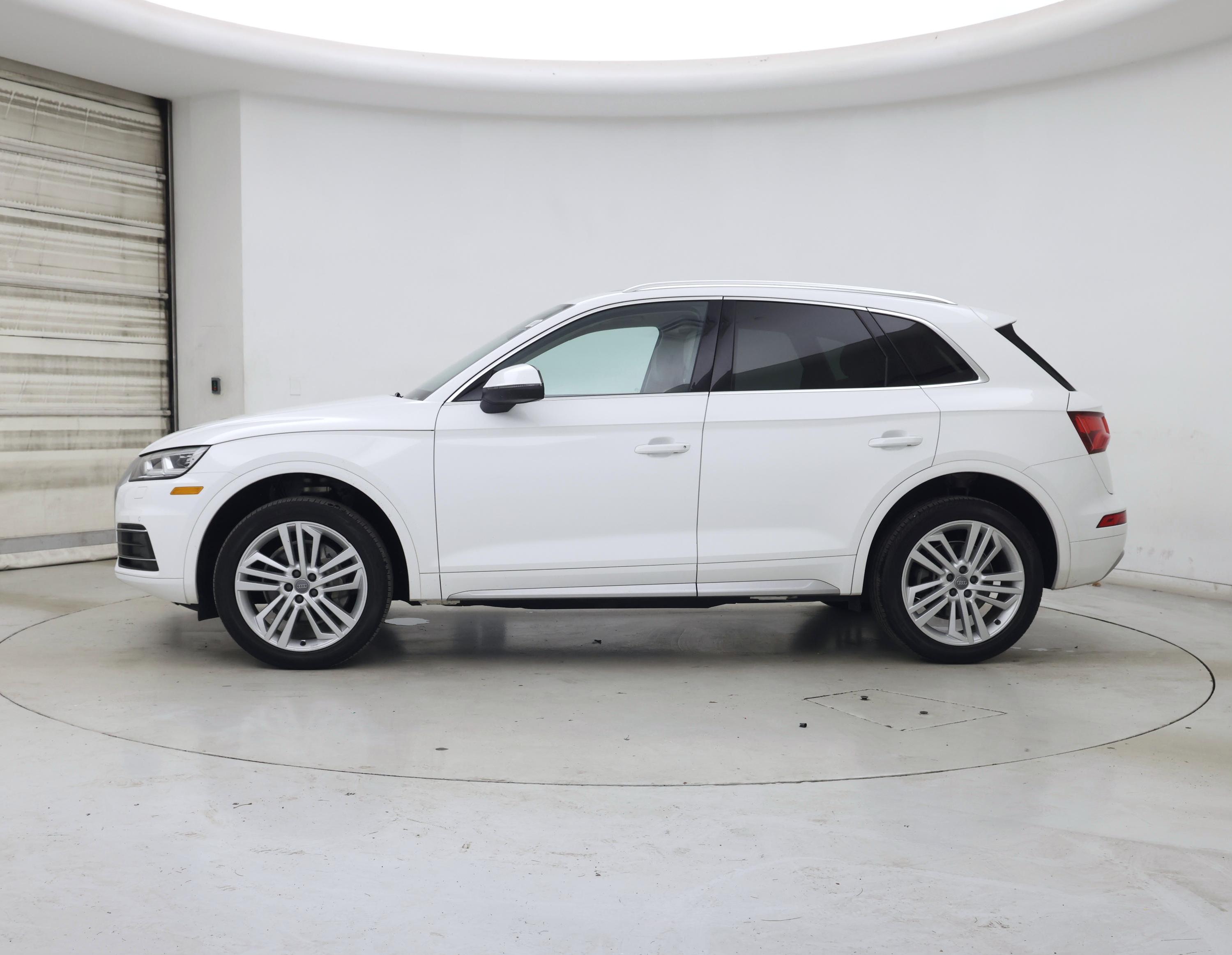 Thumbnail: 2020 Audi Q5 - 3