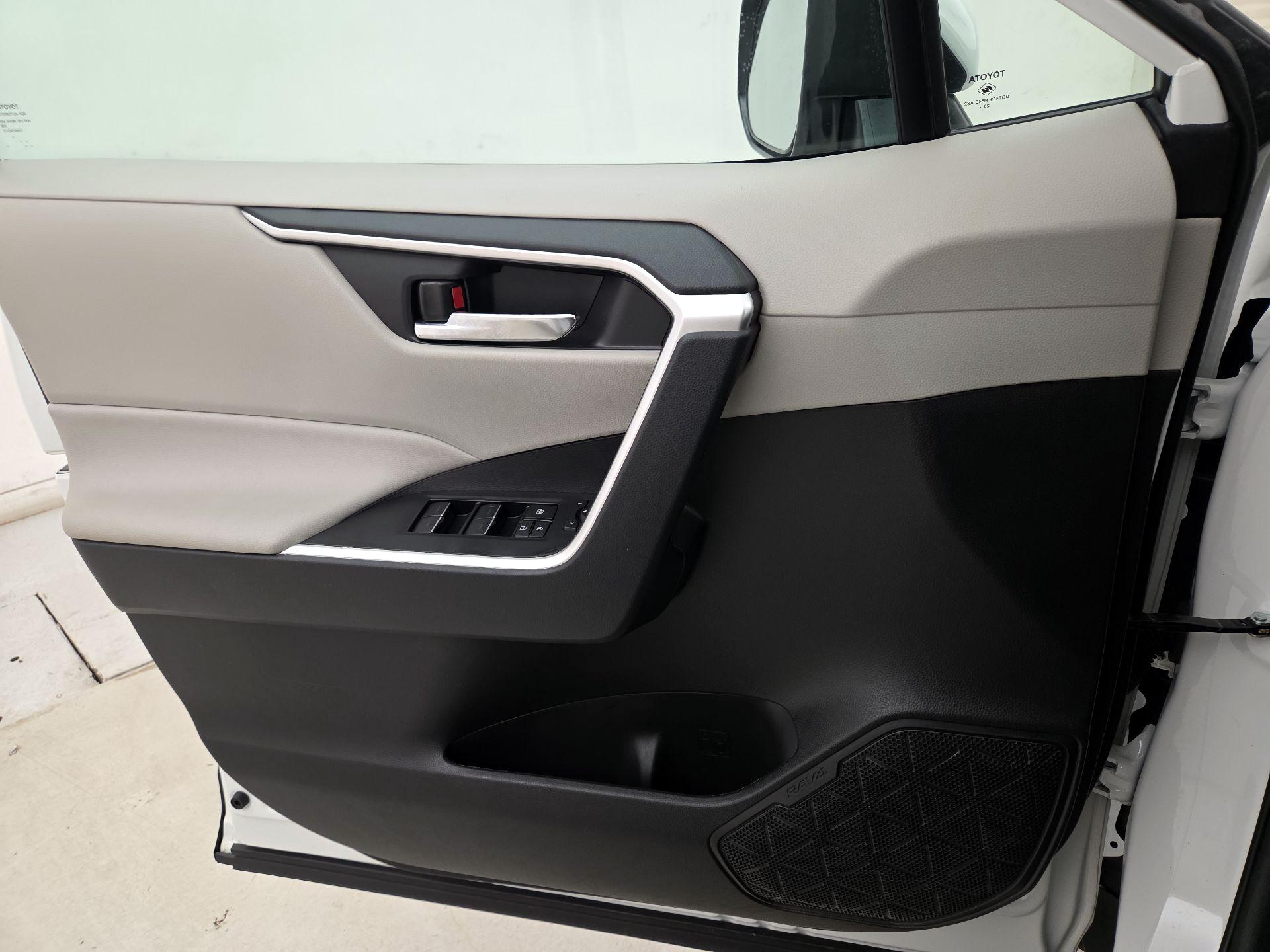 Thumbnail: 2024 Toyota RAV4 - 12