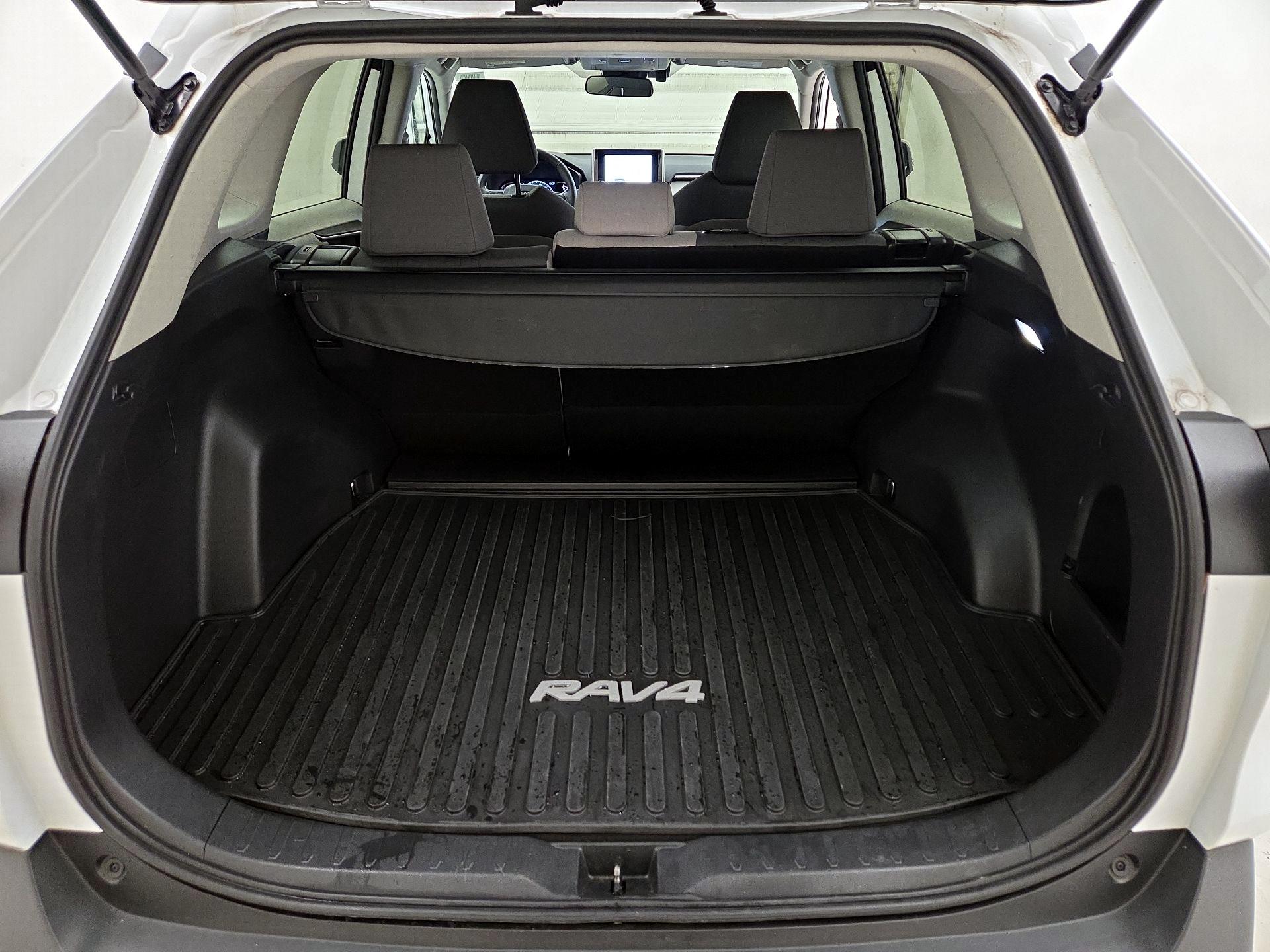 Thumbnail: 2024 Toyota RAV4 - 20