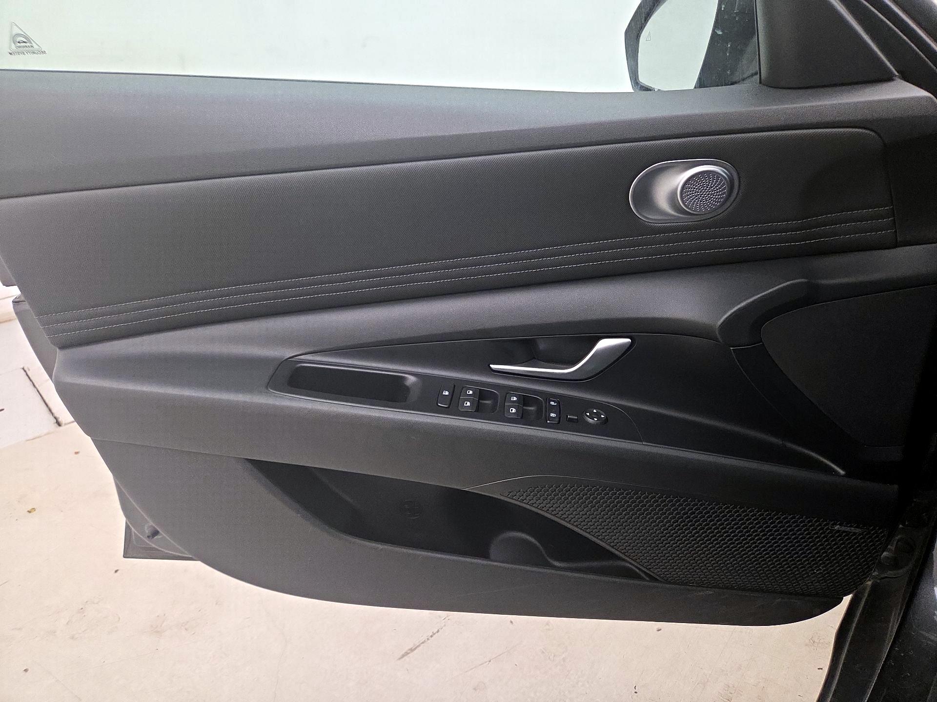 Thumbnail: 2021 Hyundai Elantra - 12