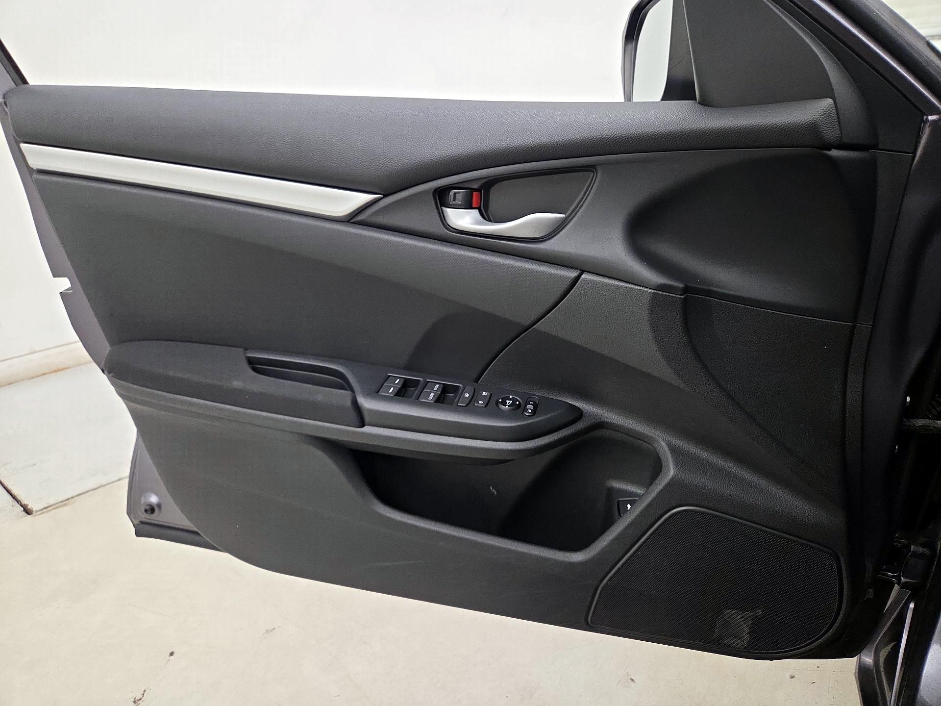 Thumbnail: 2016 Honda Civic - 12