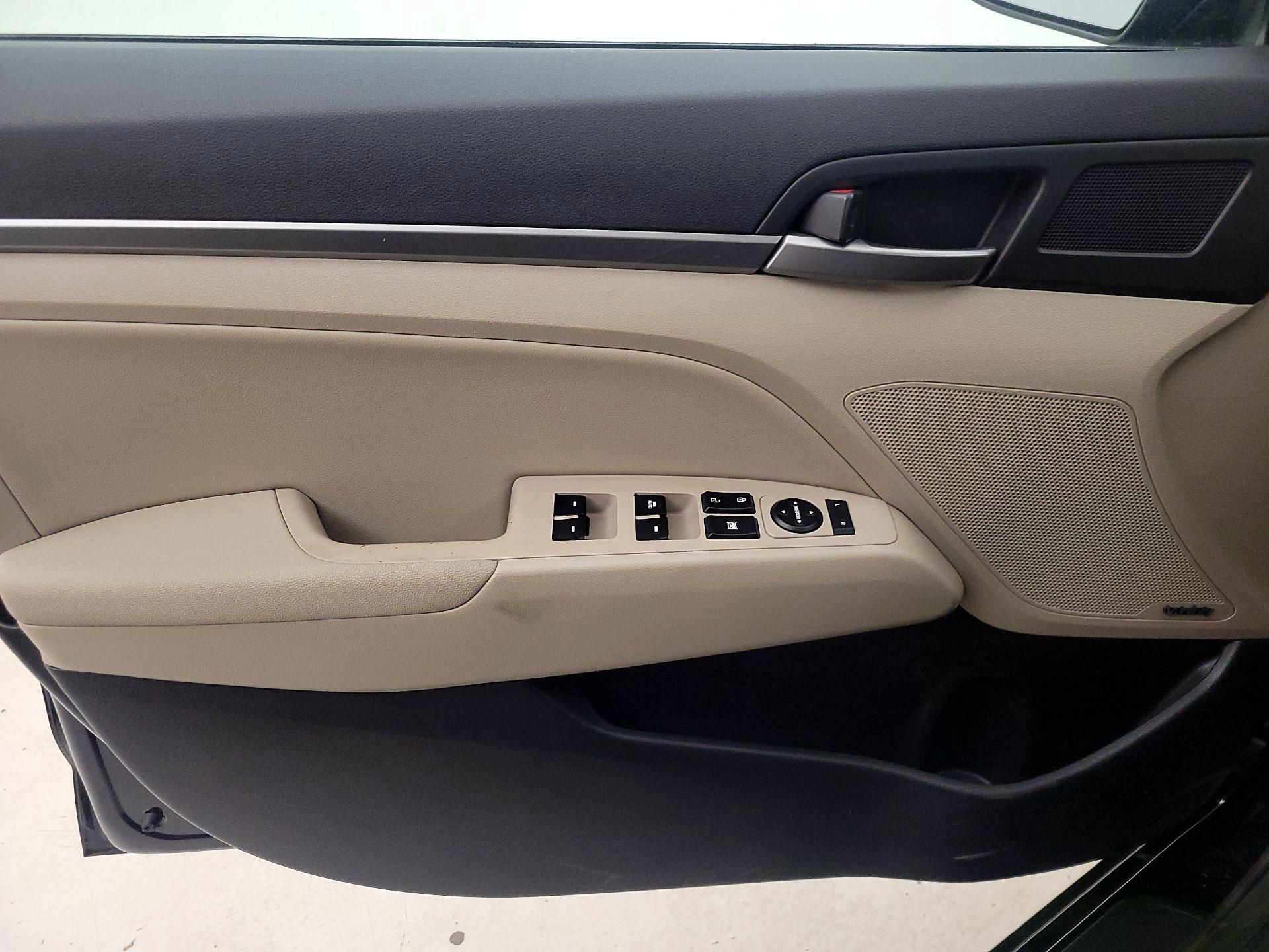 Thumbnail: 2017 Hyundai Elantra - 12