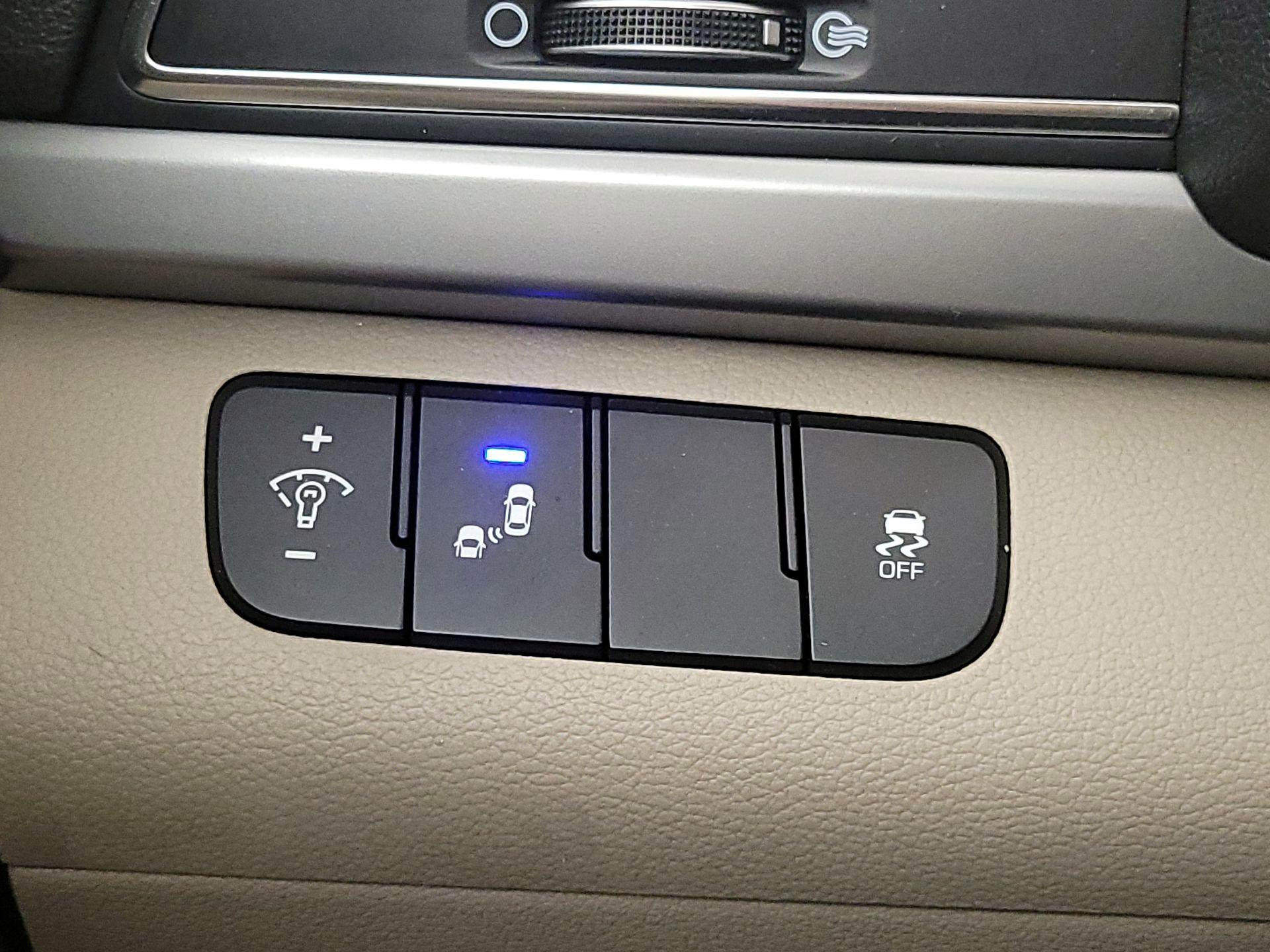 Thumbnail: 2017 Hyundai Elantra - 13