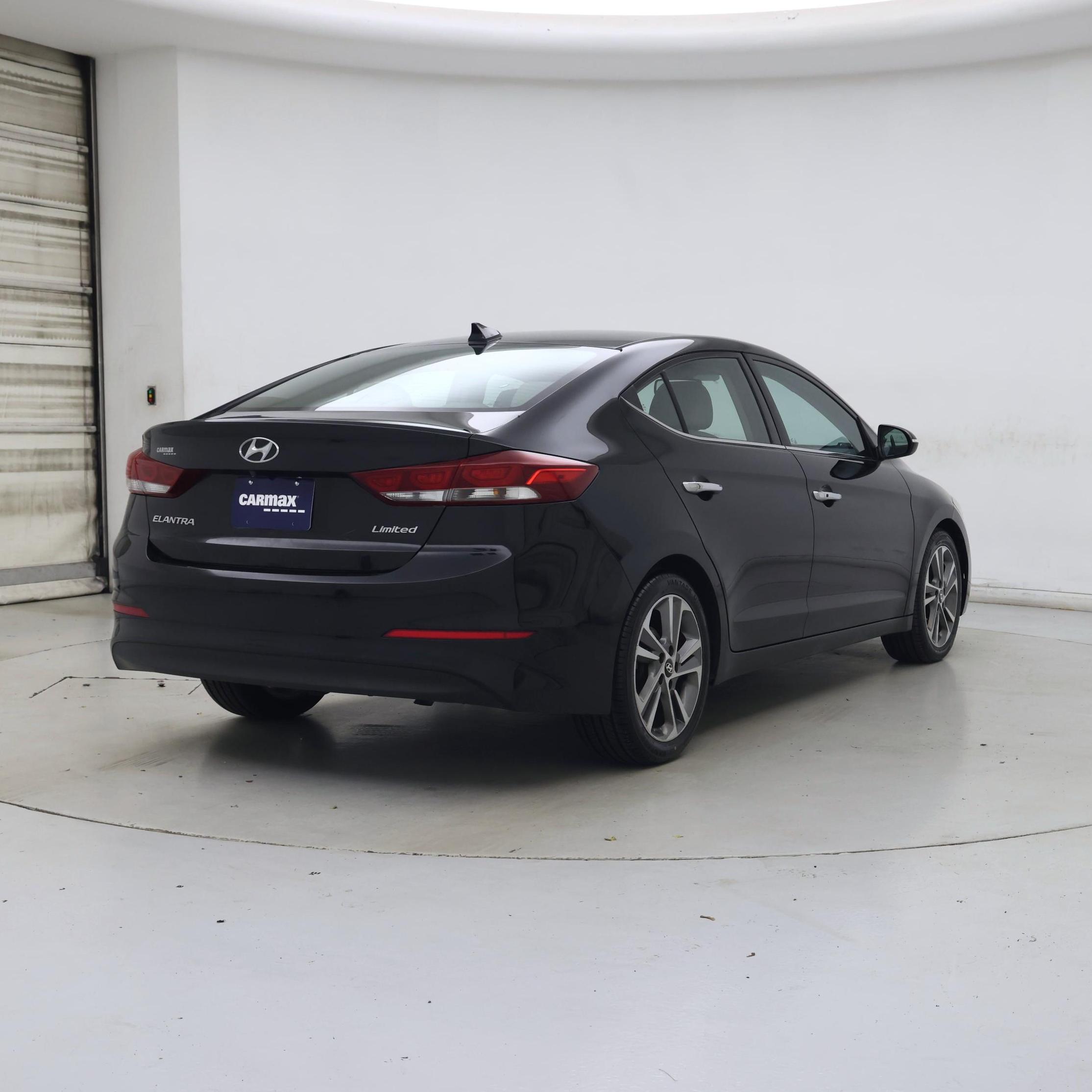 Thumbnail: 2017 Hyundai Elantra - 8