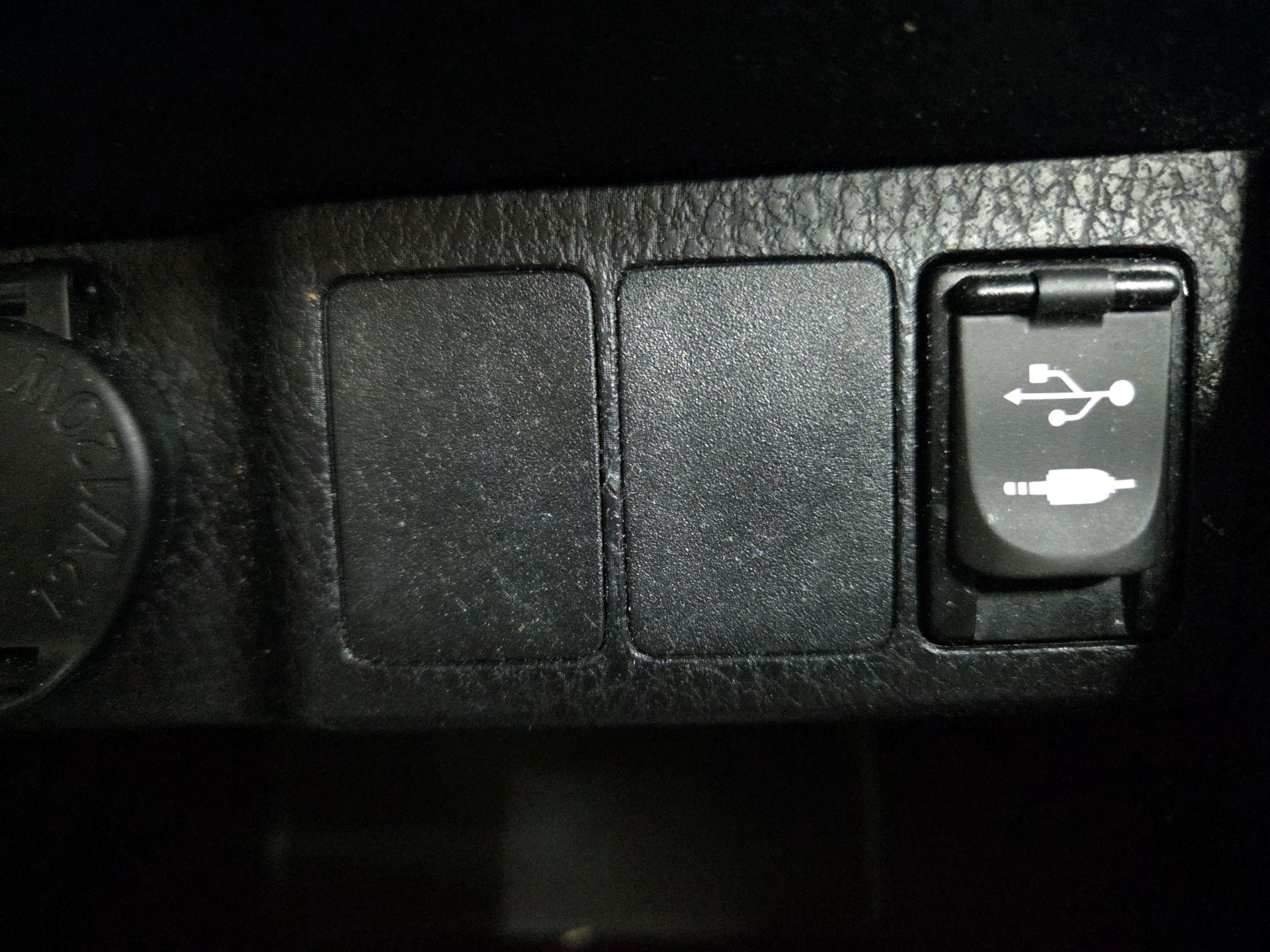 Thumbnail: 2015 Toyota Corolla - 18