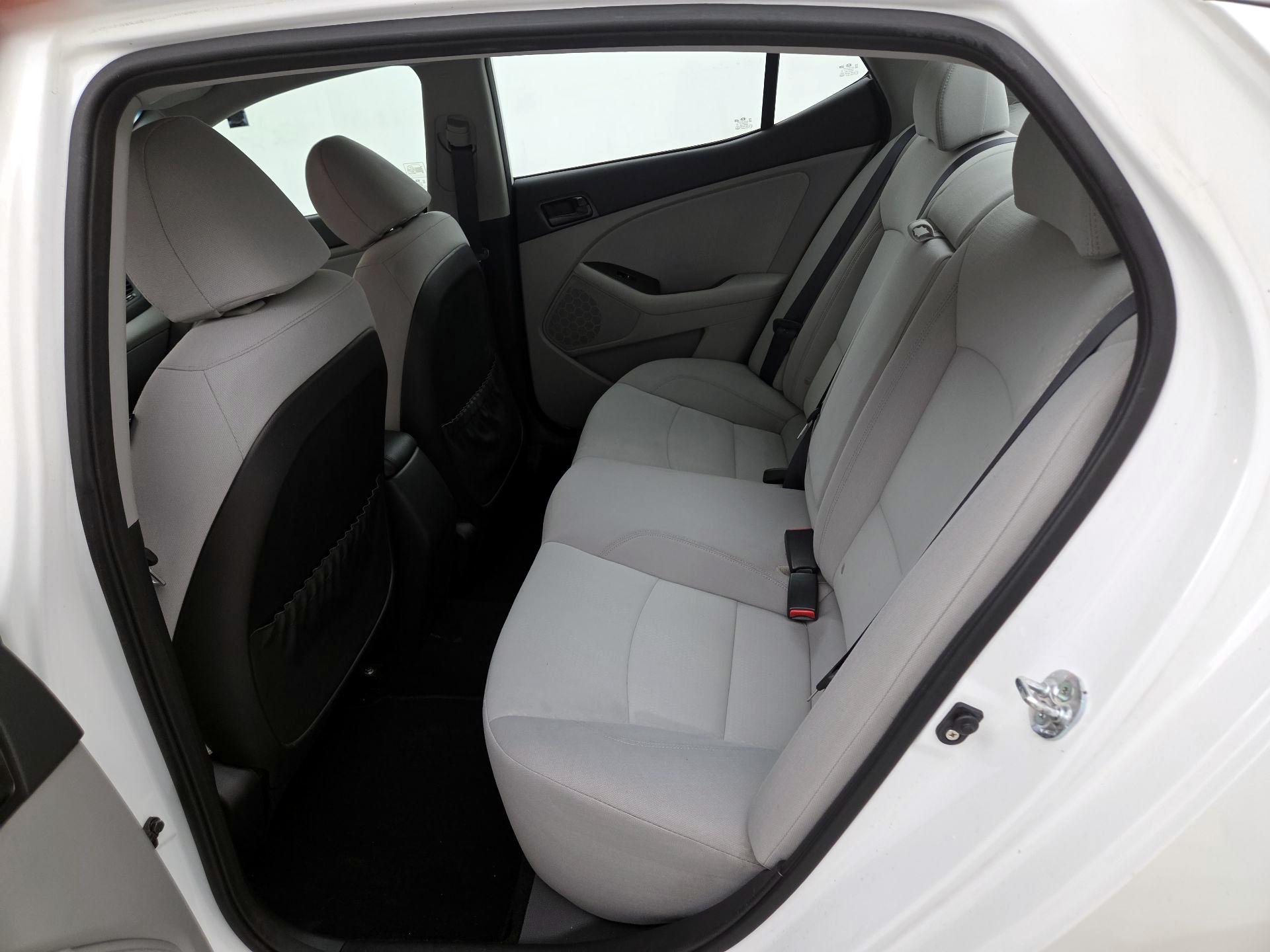 Thumbnail: 2015 Kia Optima - 18