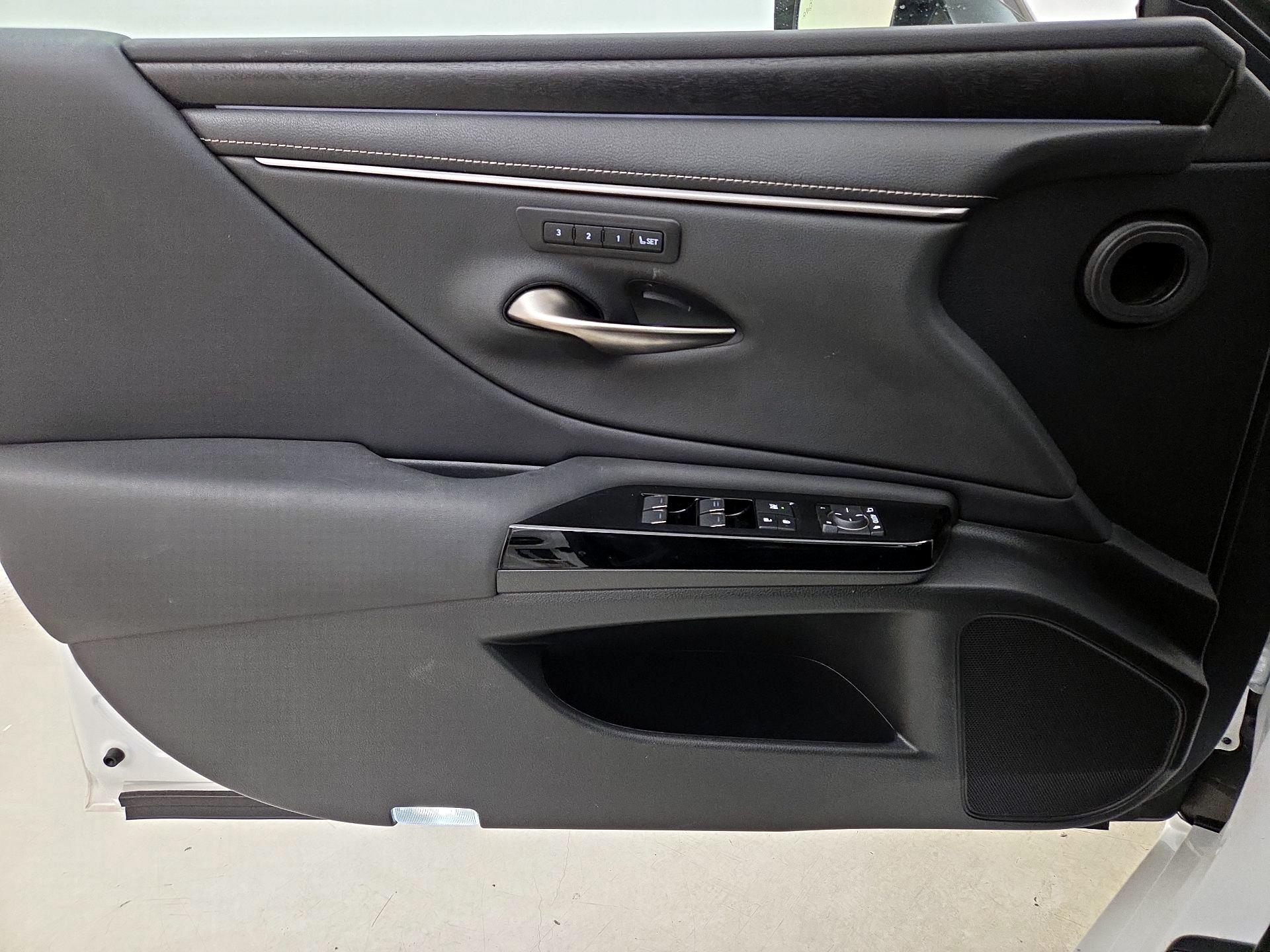 Thumbnail: 2023 Lexus ES - 12