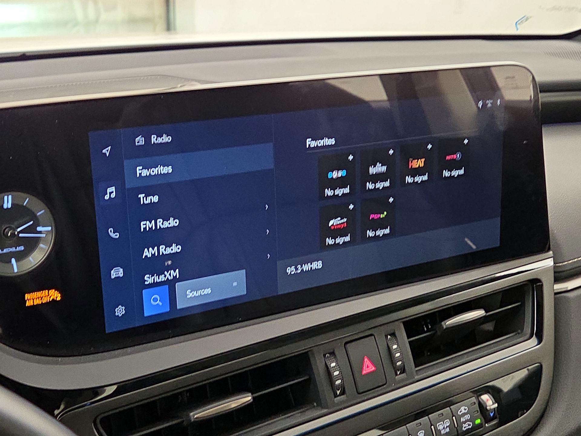 Thumbnail: 2023 Lexus ES - 16