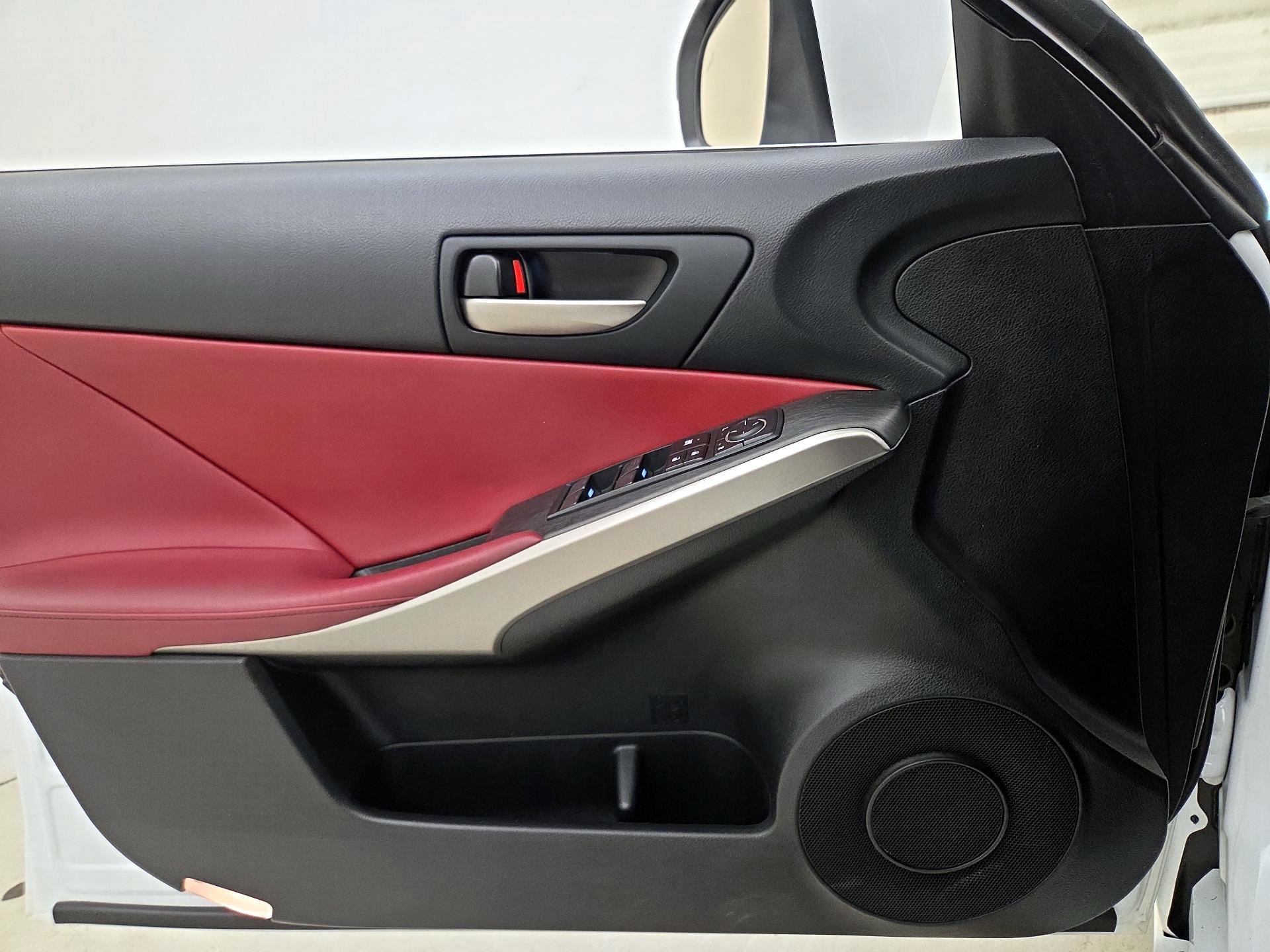 Thumbnail: 2019 Lexus IS - 12