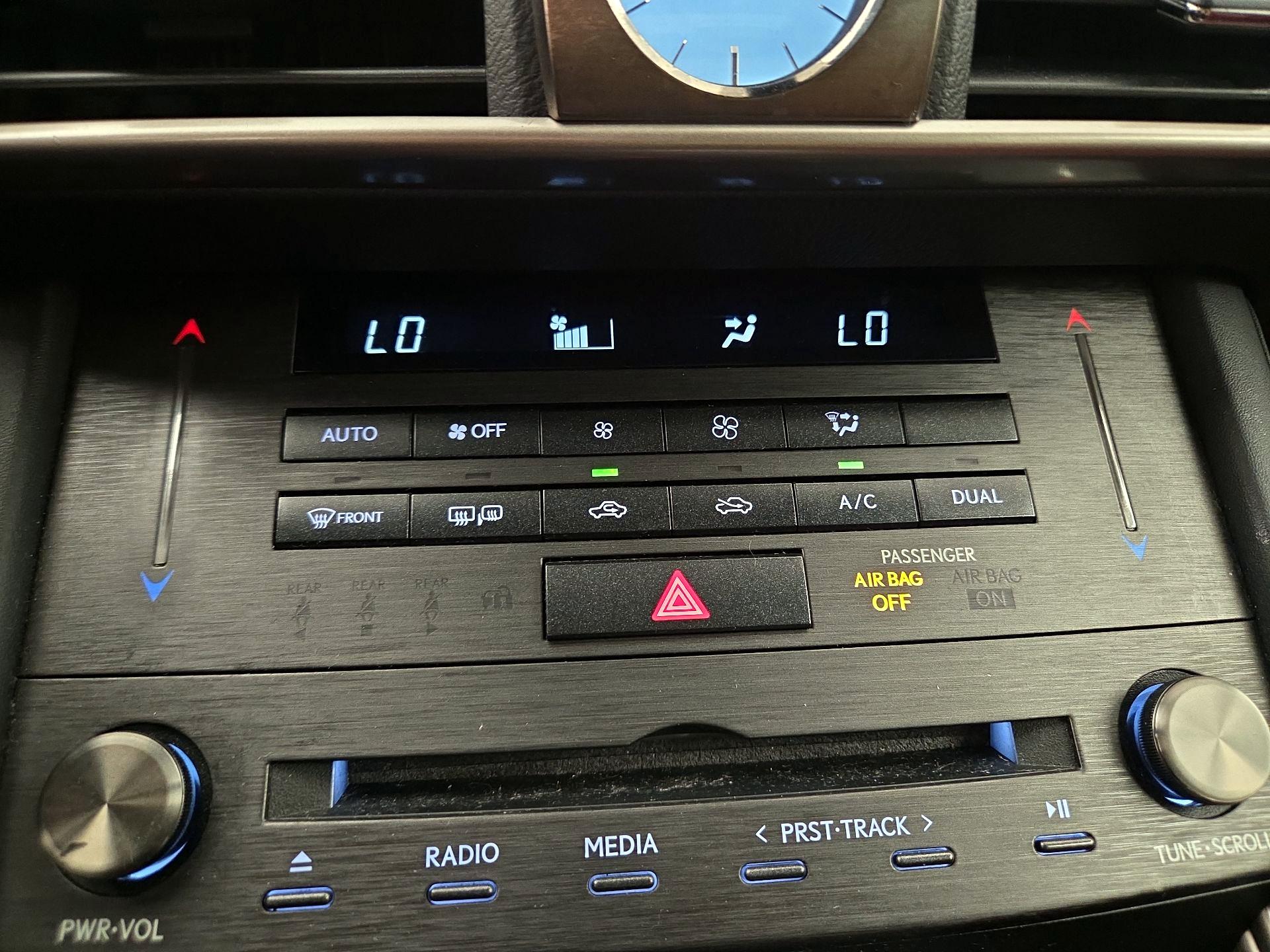 Thumbnail: 2019 Lexus IS - 17