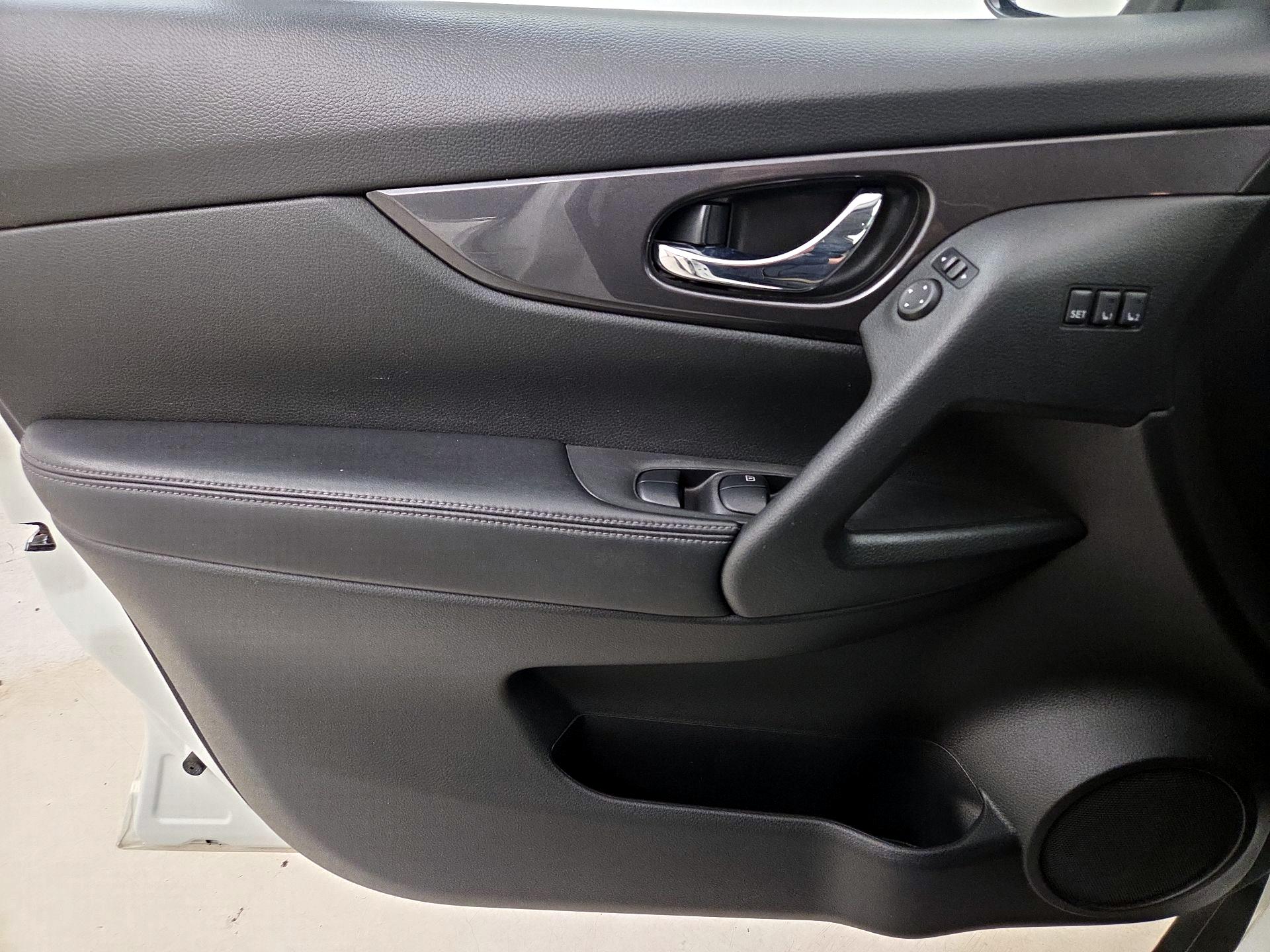 Thumbnail: 2020 Nissan Rogue - 12