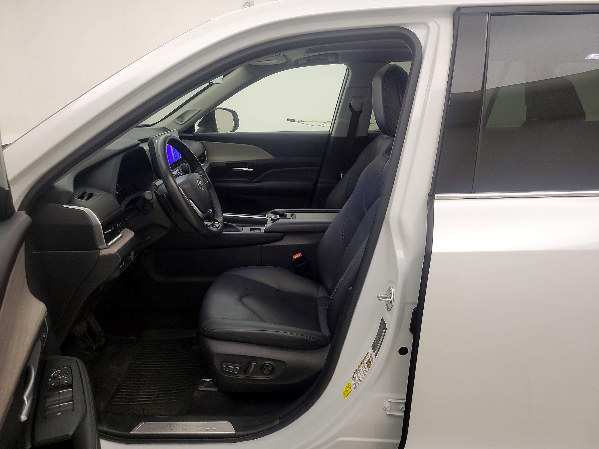 Thumbnail: 2024 Toyota Grand Highlander - 11