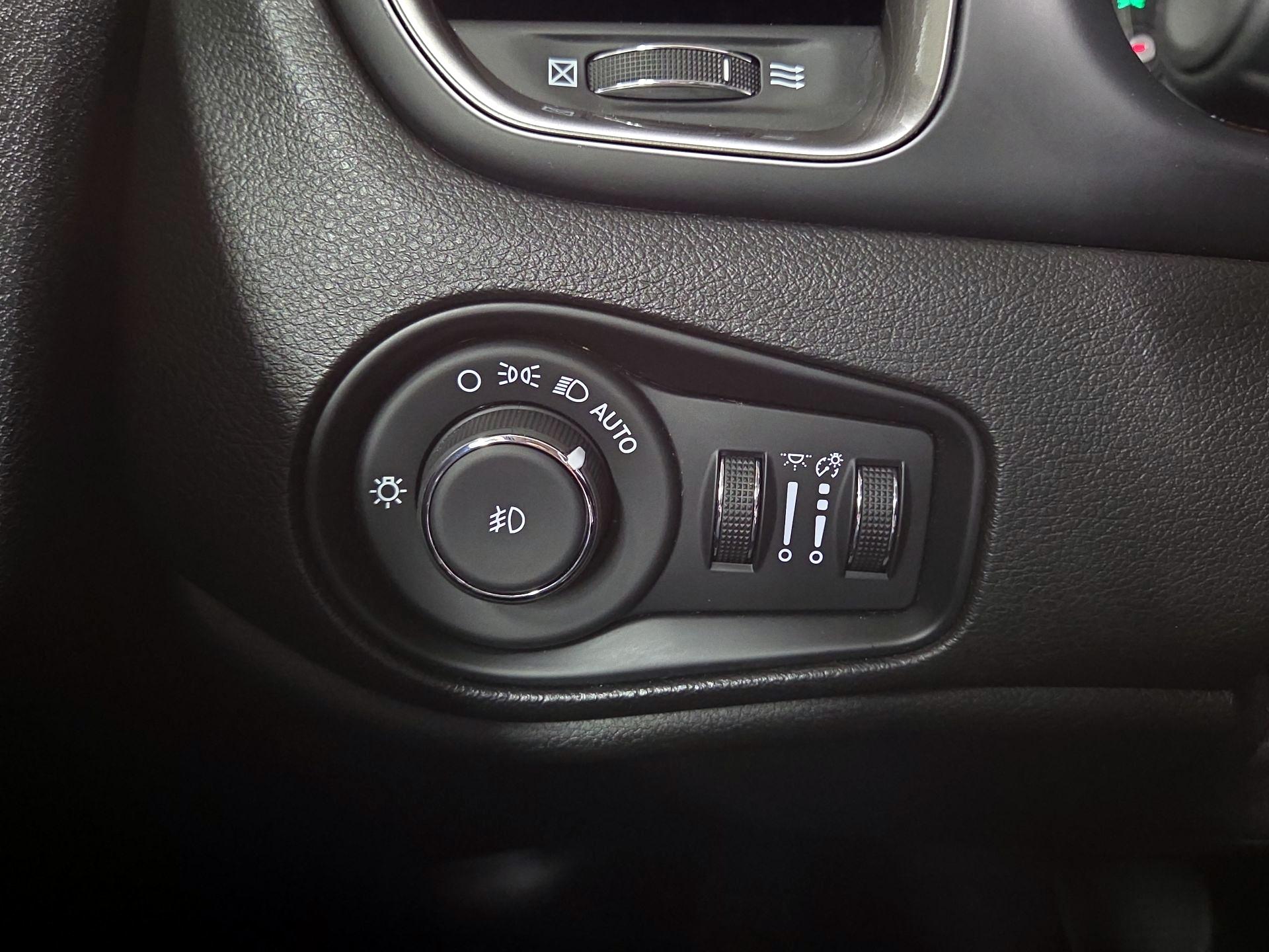 Thumbnail: 2021 Jeep Renegade - 13