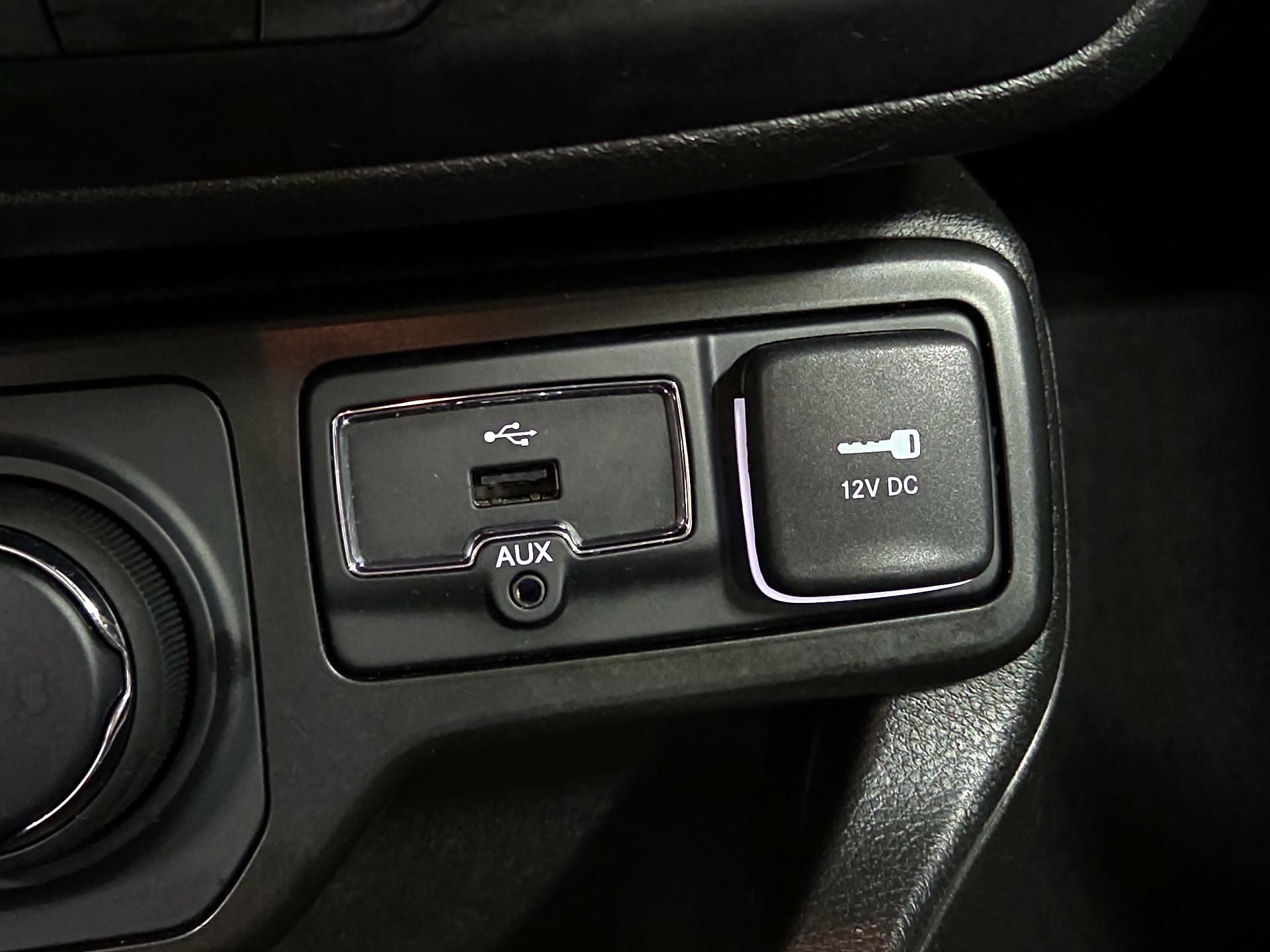 Thumbnail: 2021 Jeep Renegade - 19