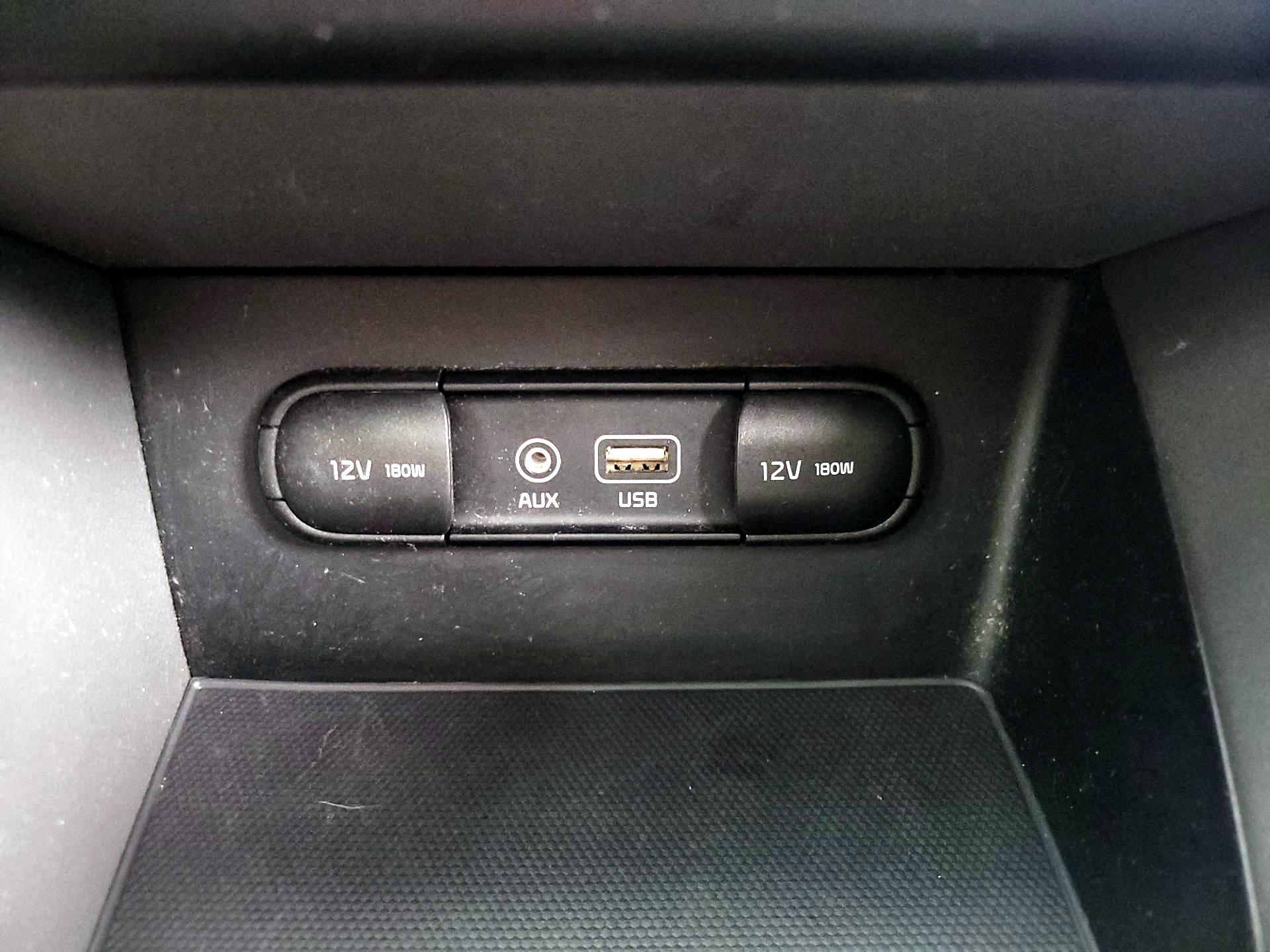Thumbnail: 2017 Kia Niro - 18
