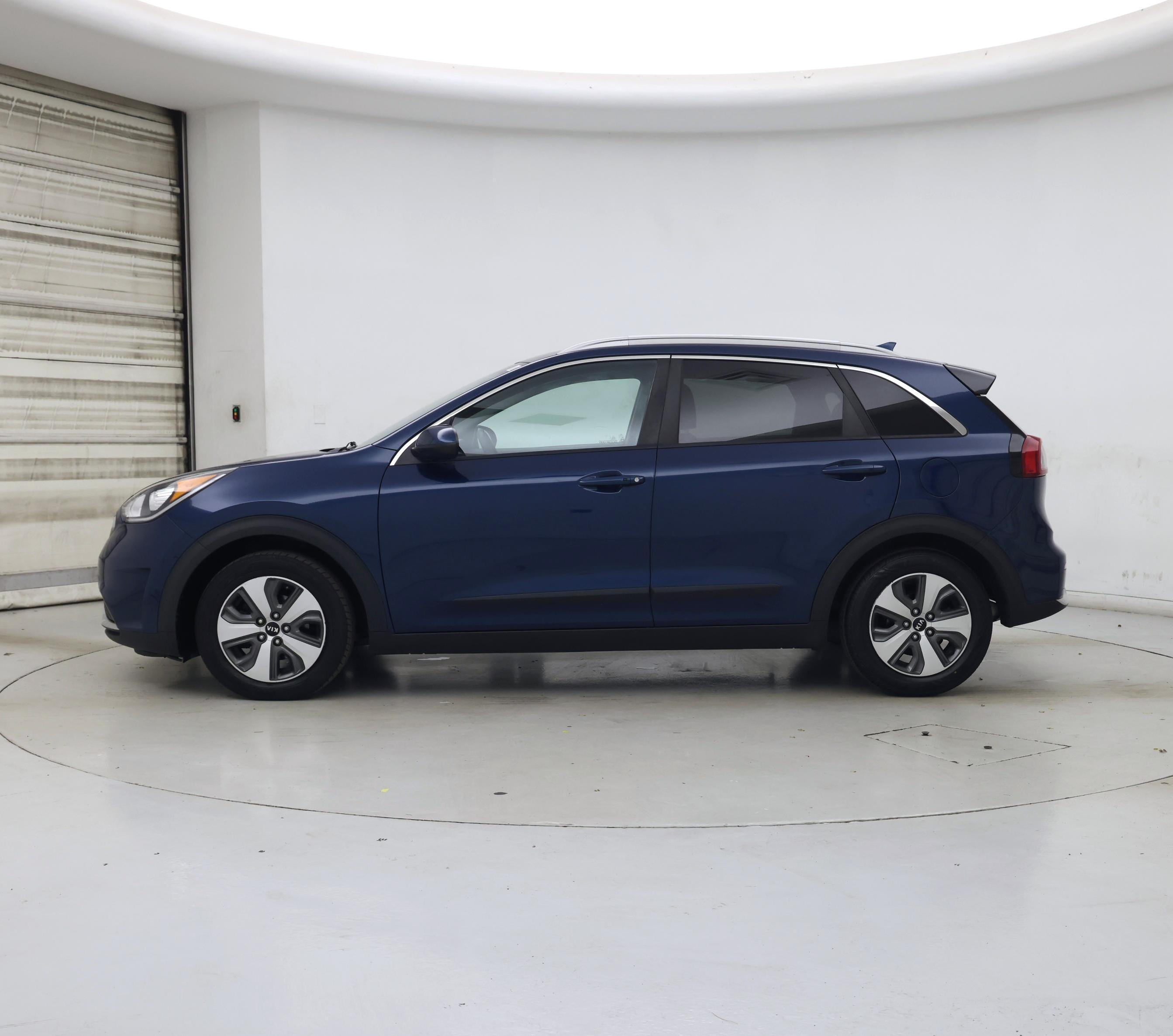 Thumbnail: 2017 Kia Niro - 3
