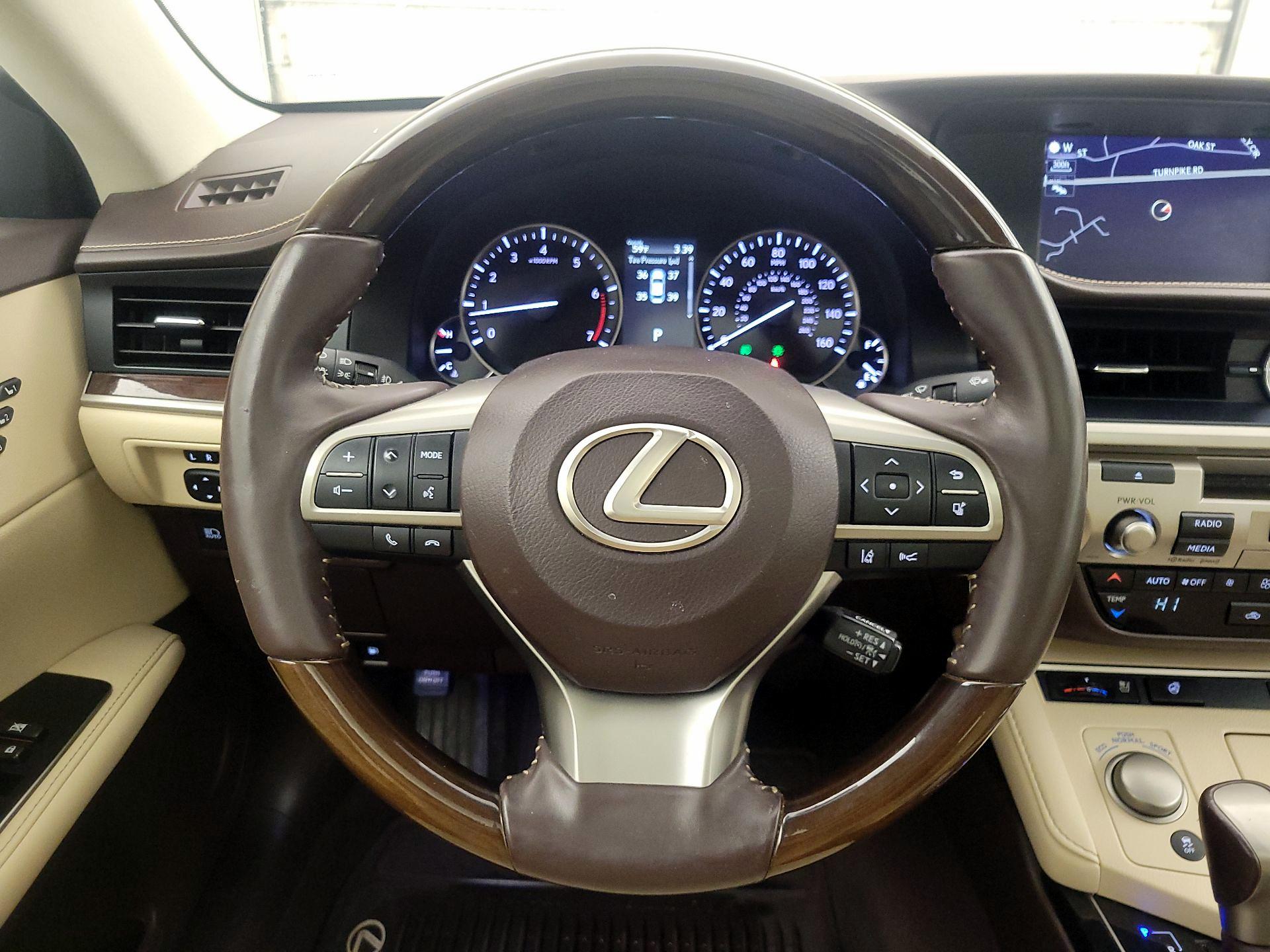 Thumbnail: 2017 Lexus ES - 10
