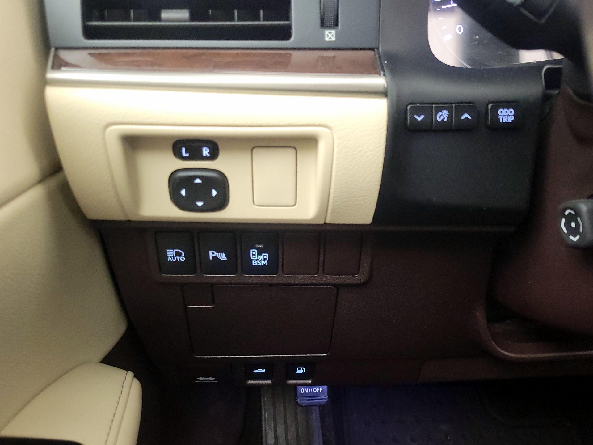 Thumbnail: 2017 Lexus ES - 13