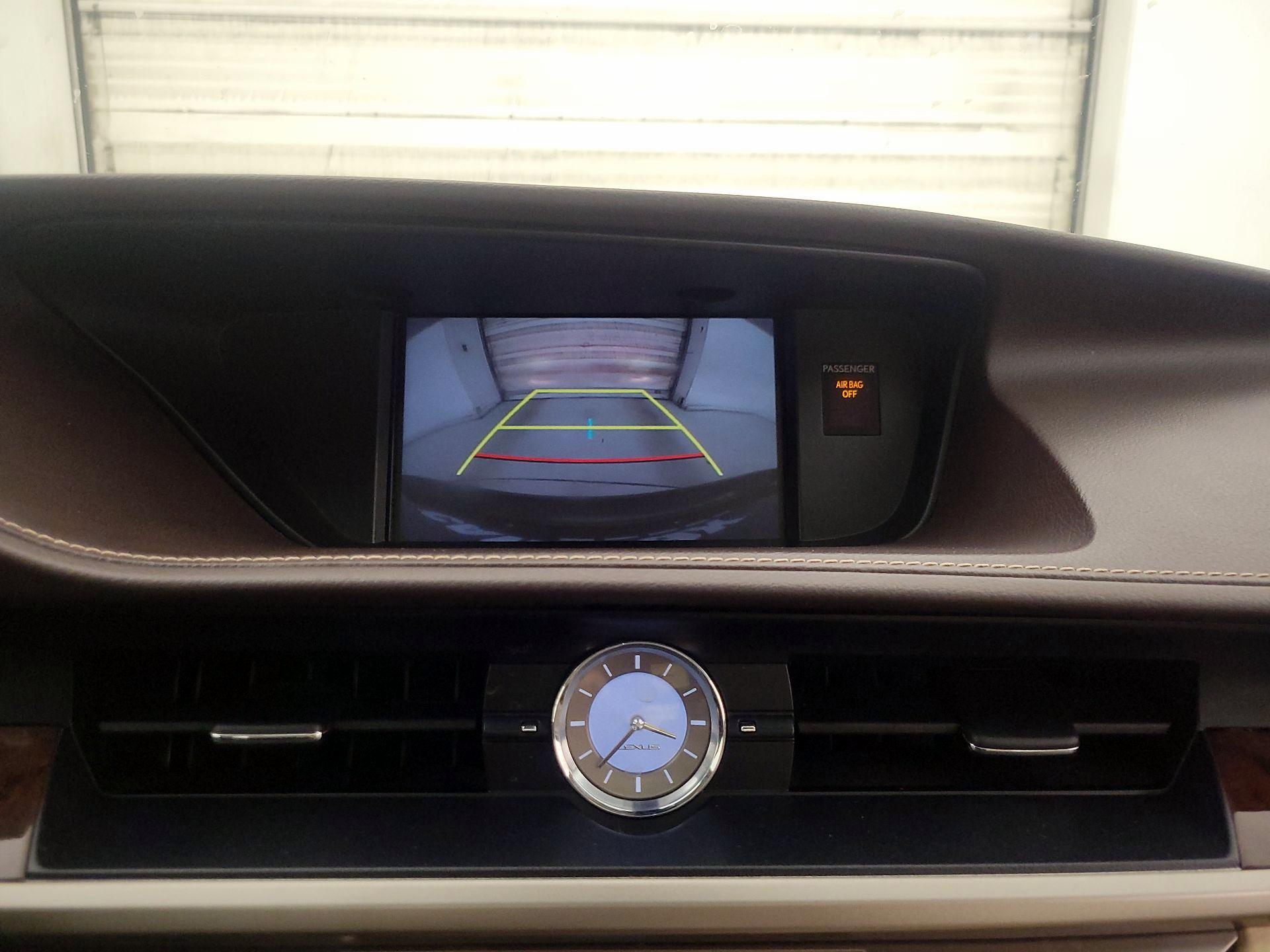 Thumbnail: 2017 Lexus ES - 15