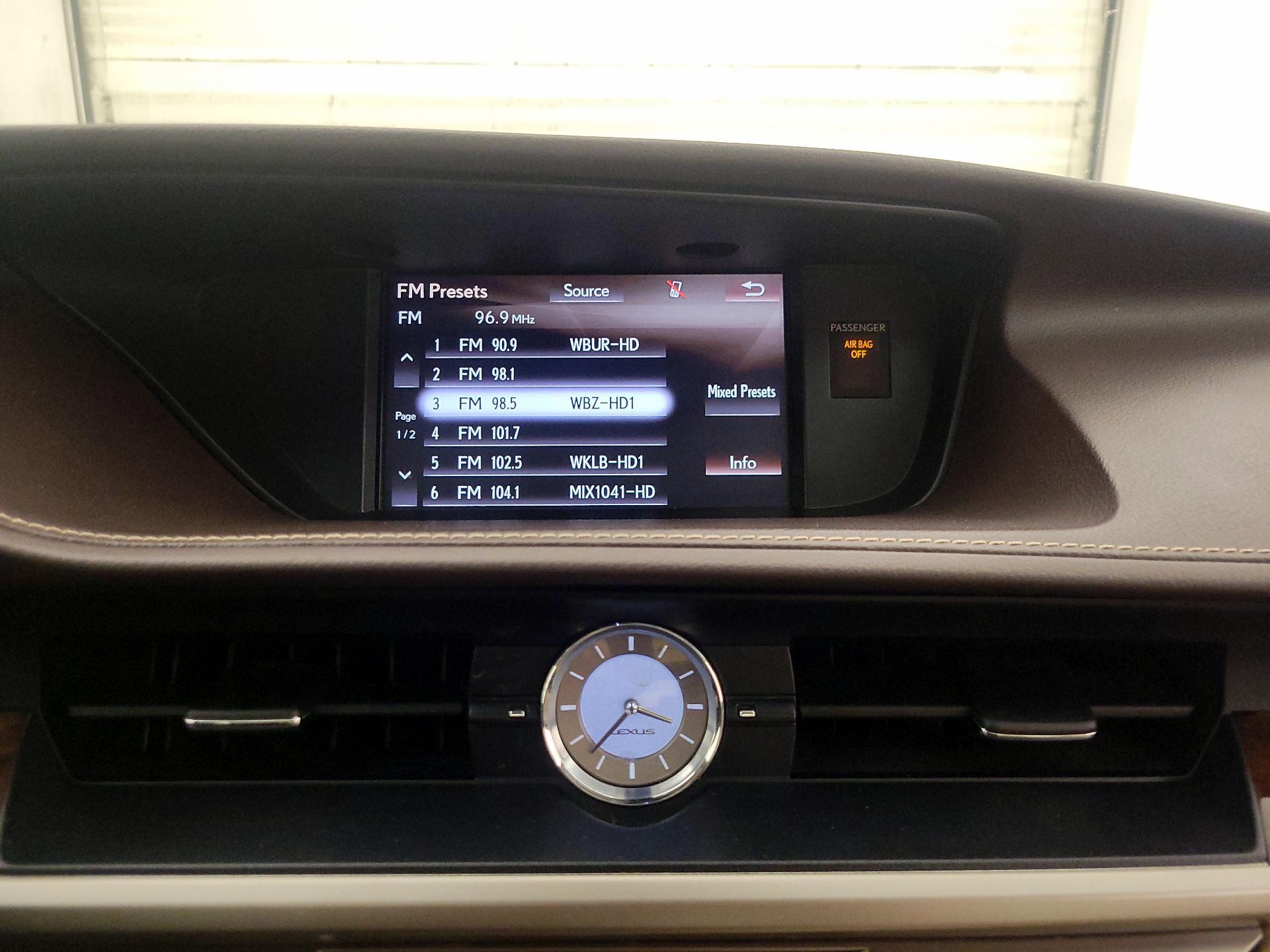 Thumbnail: 2017 Lexus ES - 16