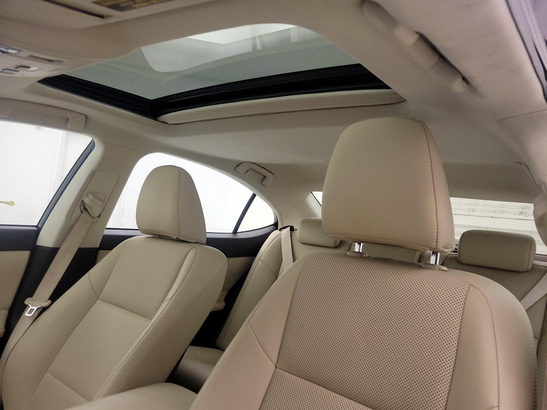 Thumbnail: 2017 Lexus ES - 20