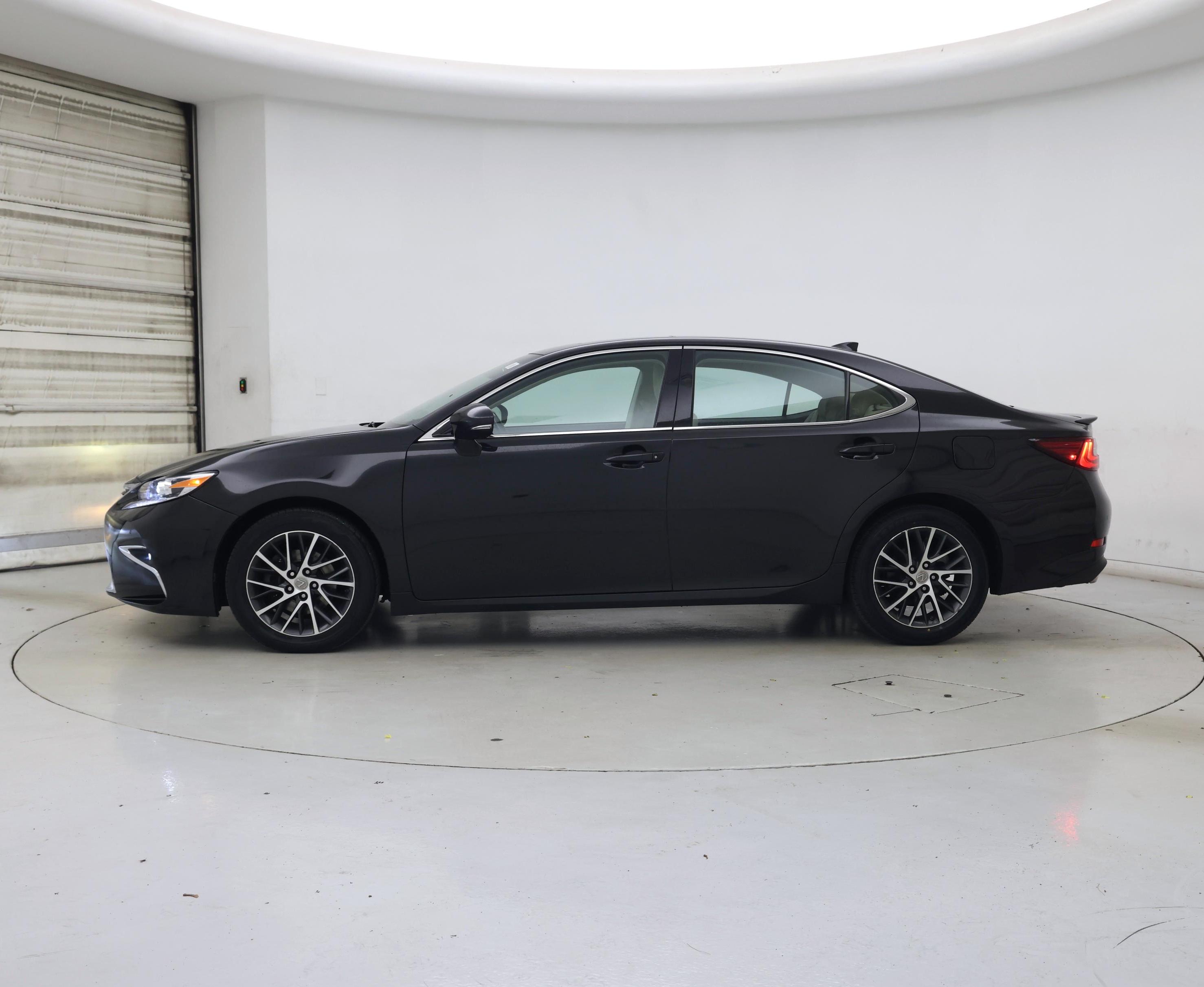 Thumbnail: 2017 Lexus ES - 3