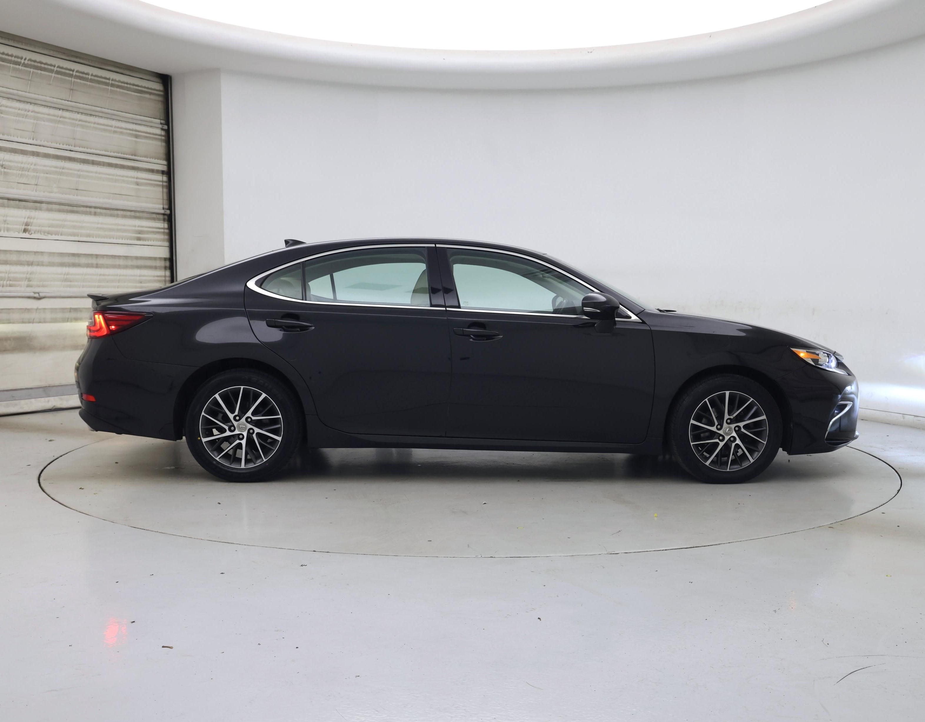 Thumbnail: 2017 Lexus ES - 7