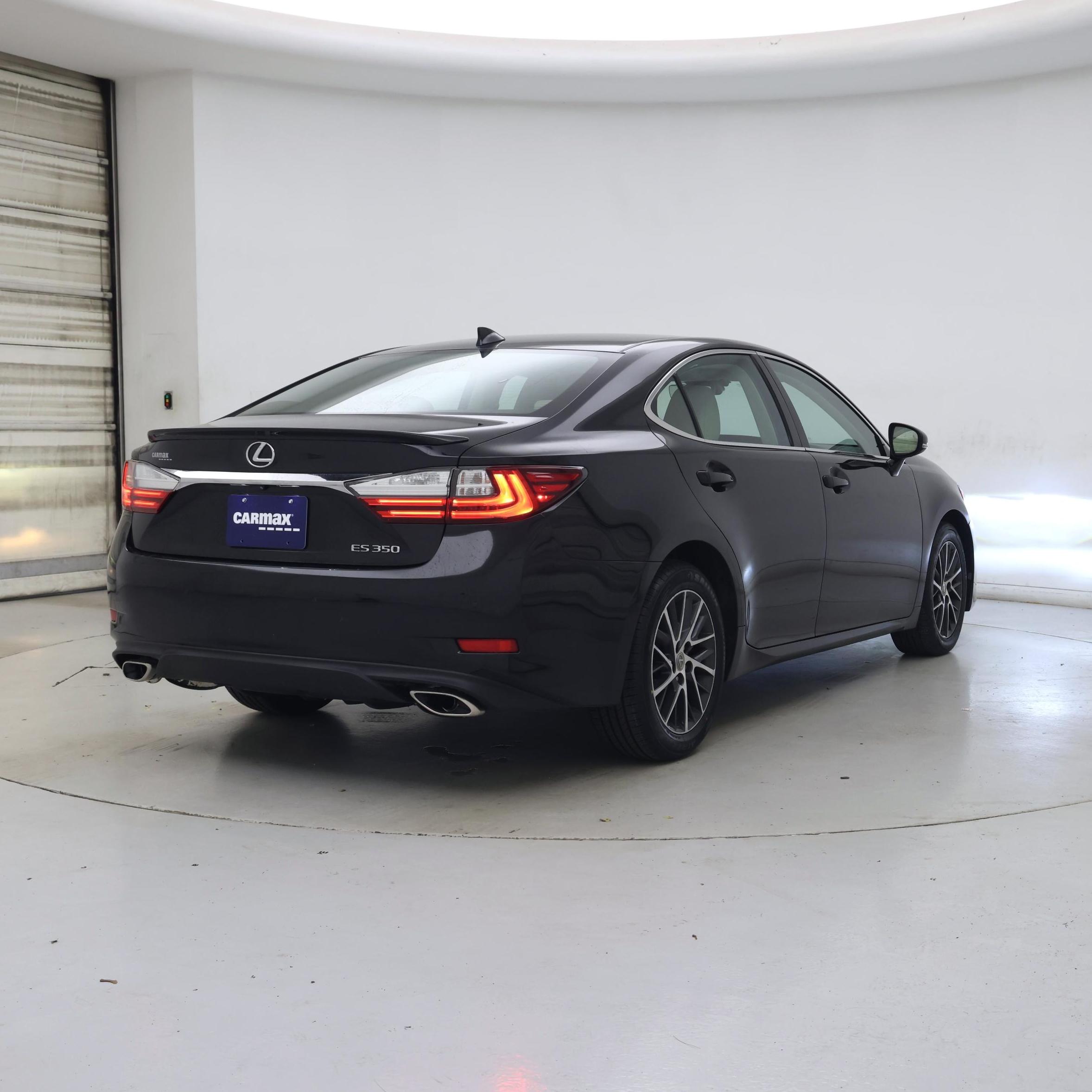 Thumbnail: 2017 Lexus ES - 8