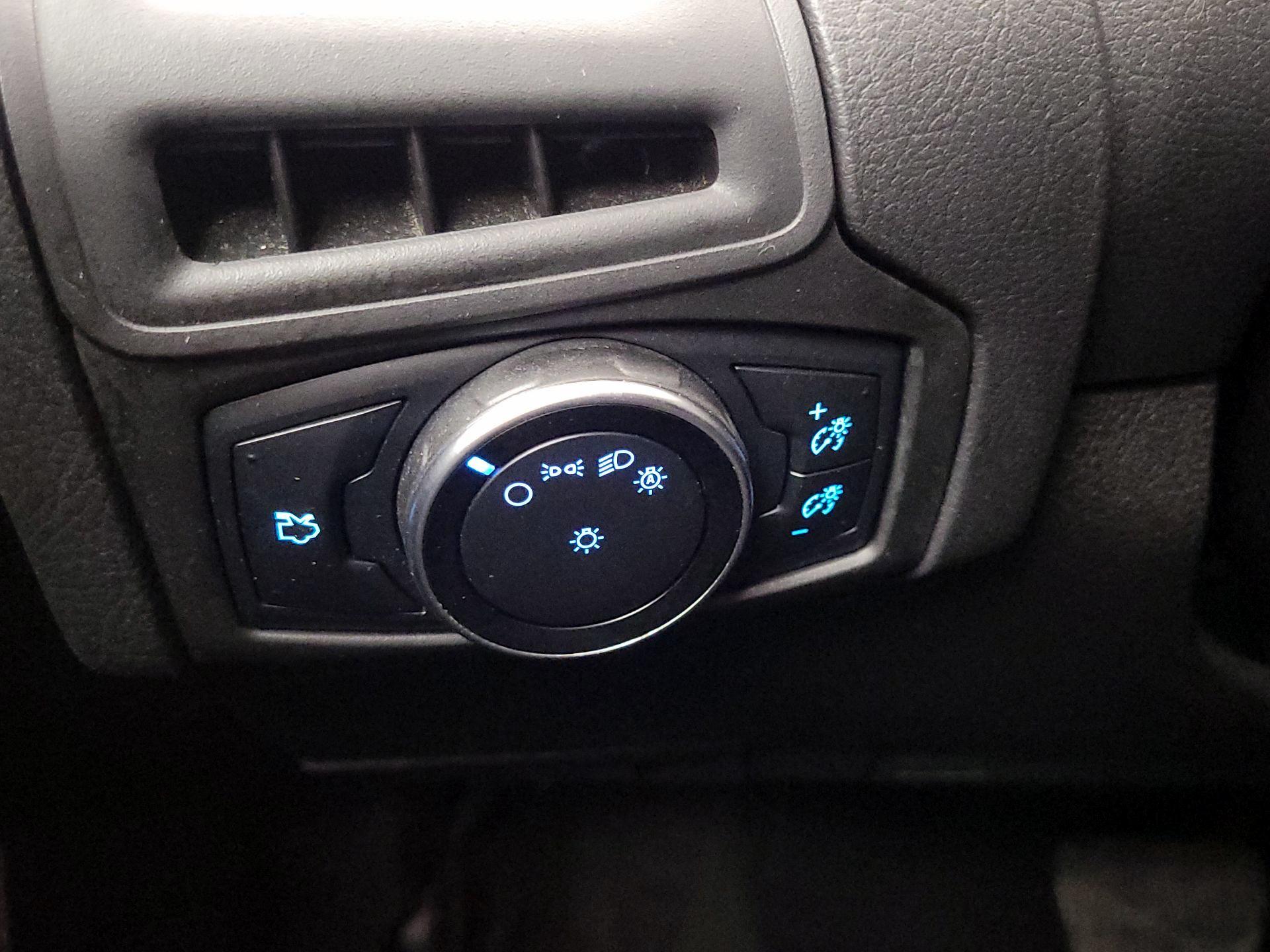 Thumbnail: 2015 Ford Focus - 13