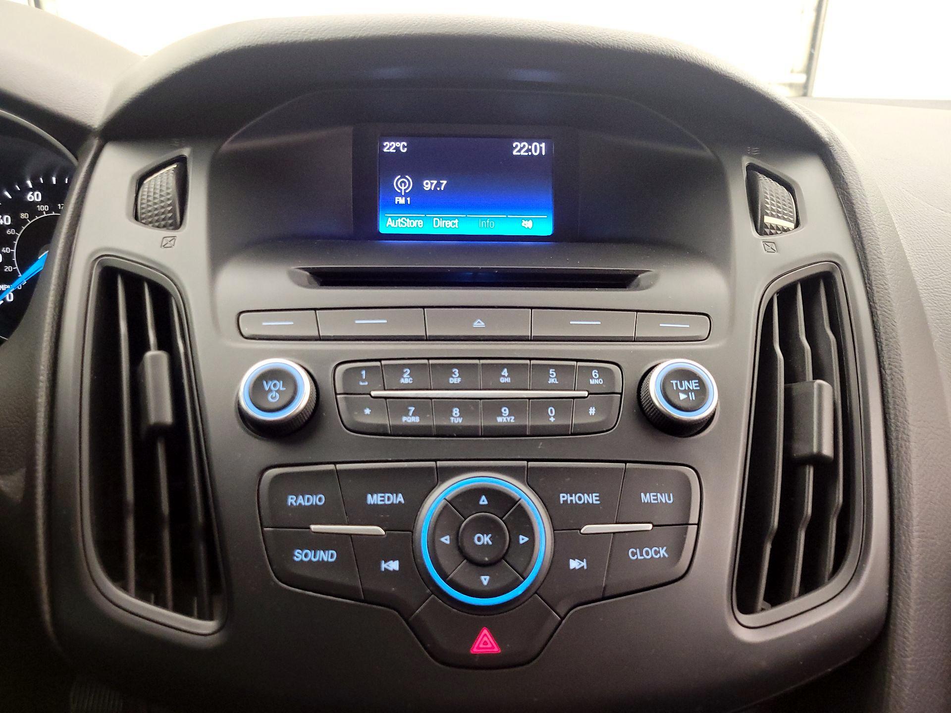 Thumbnail: 2015 Ford Focus - 15