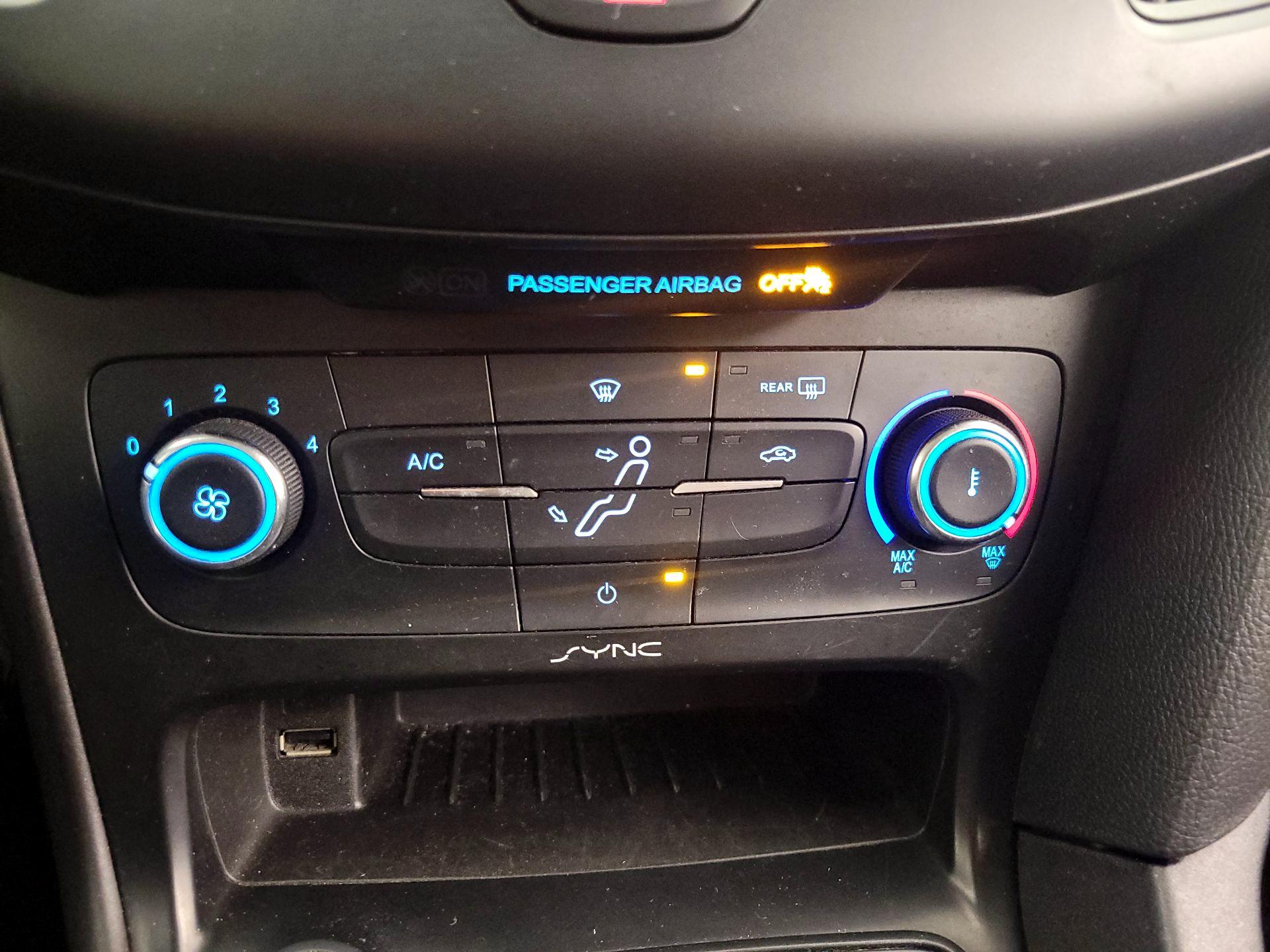 Thumbnail: 2015 Ford Focus - 16