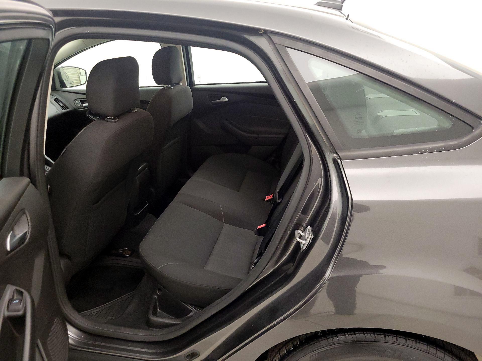 Thumbnail: 2015 Ford Focus - 19