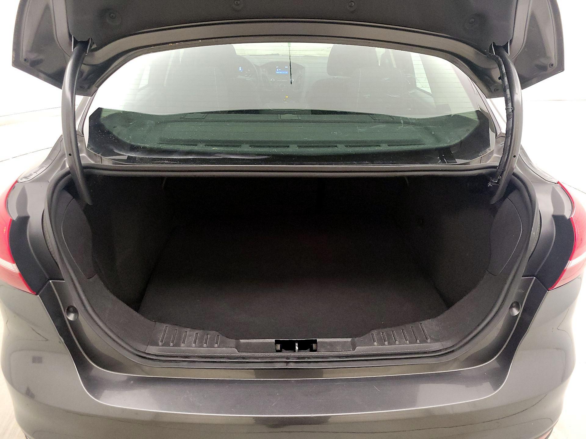 Thumbnail: 2015 Ford Focus - 20